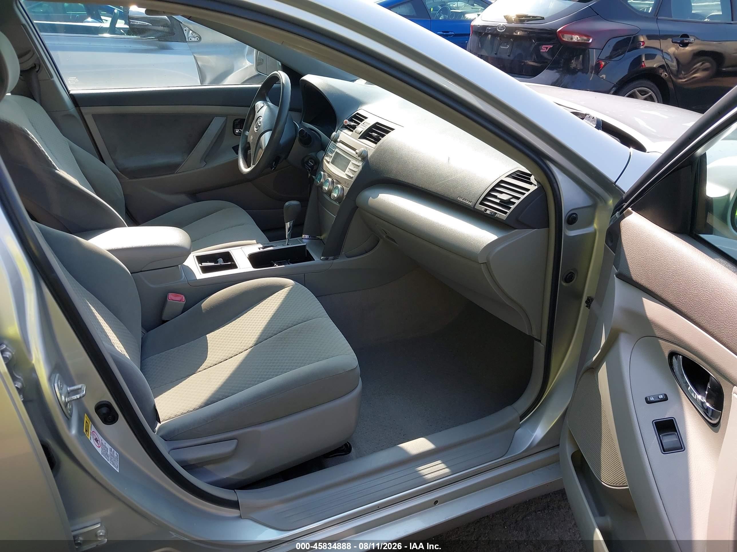 2009 Toyota Camry Le Silver vin: 4T1BE46K99U308666