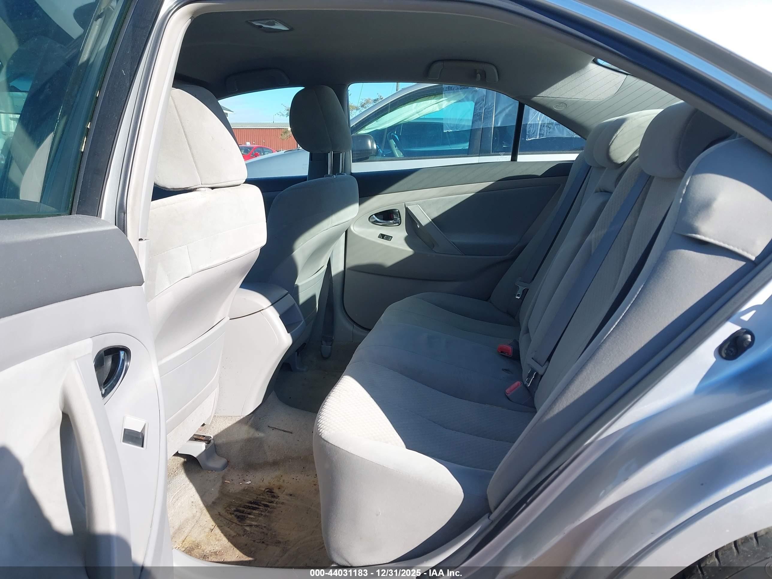 2009 Toyota Camry Le Silver vin: 4T1BE46K99U339349