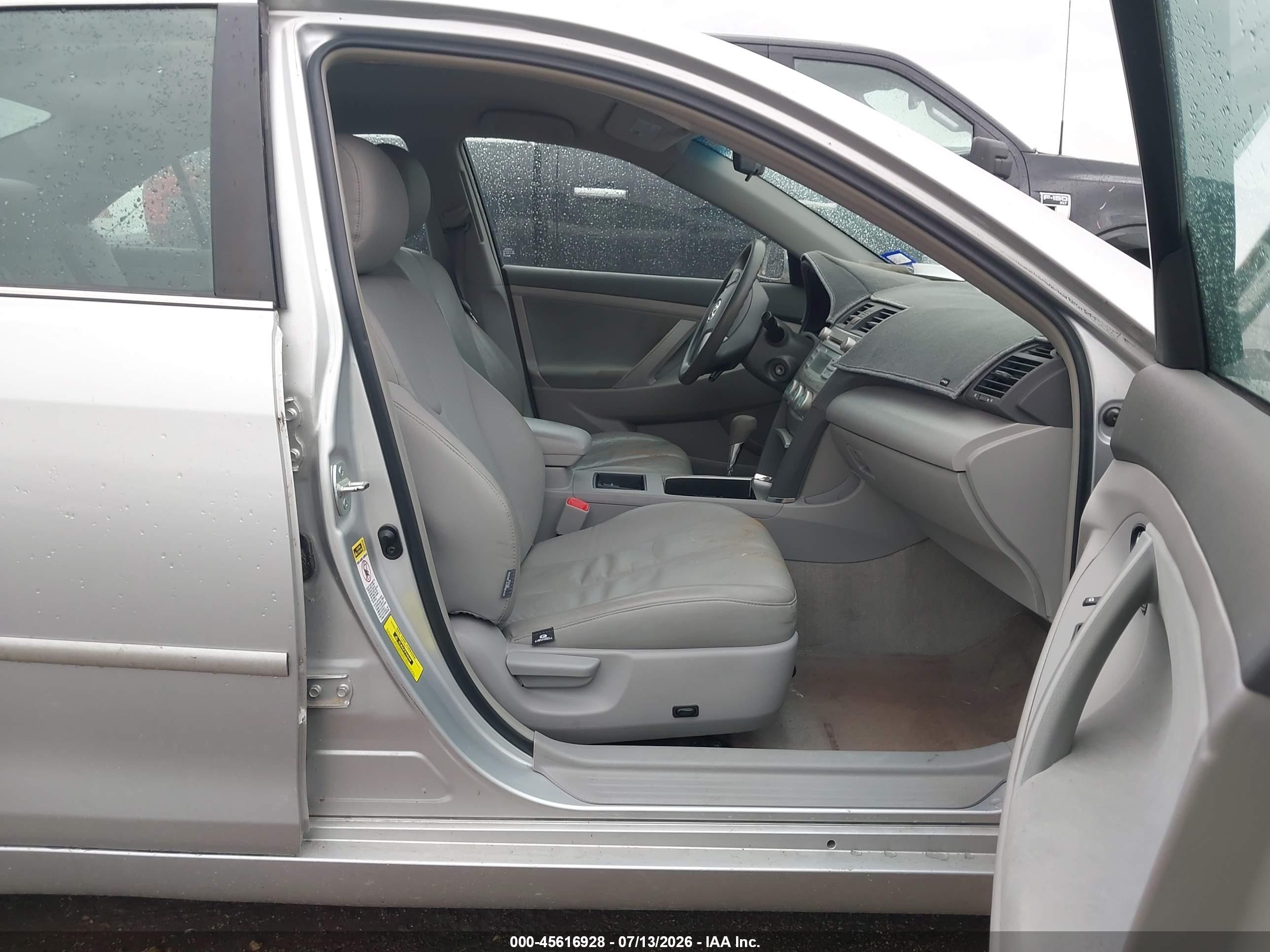 2009 Toyota Camry Le Silver vin: 4T1BE46K99U351341