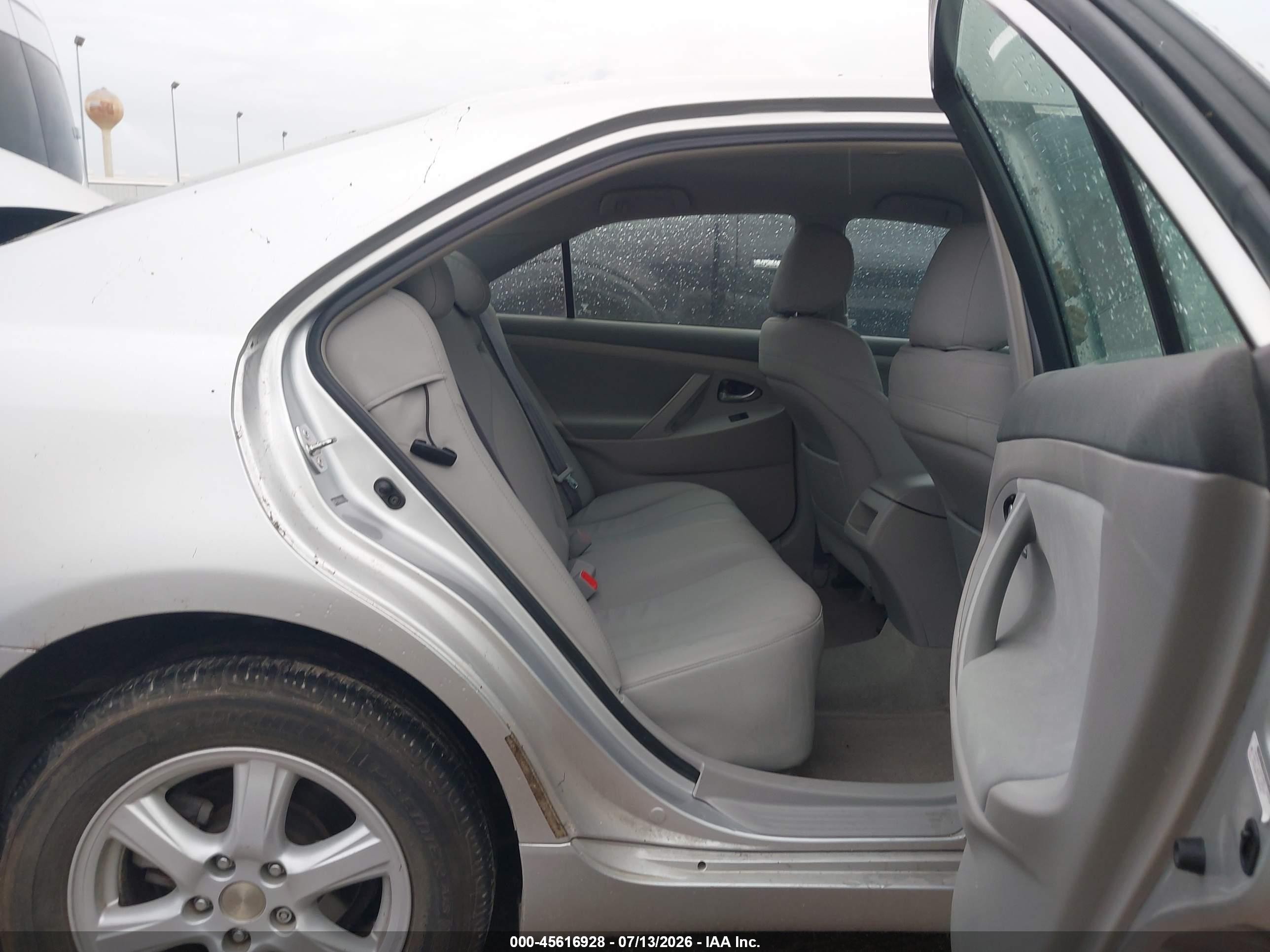 2009 Toyota Camry Le Silver vin: 4T1BE46K99U351341