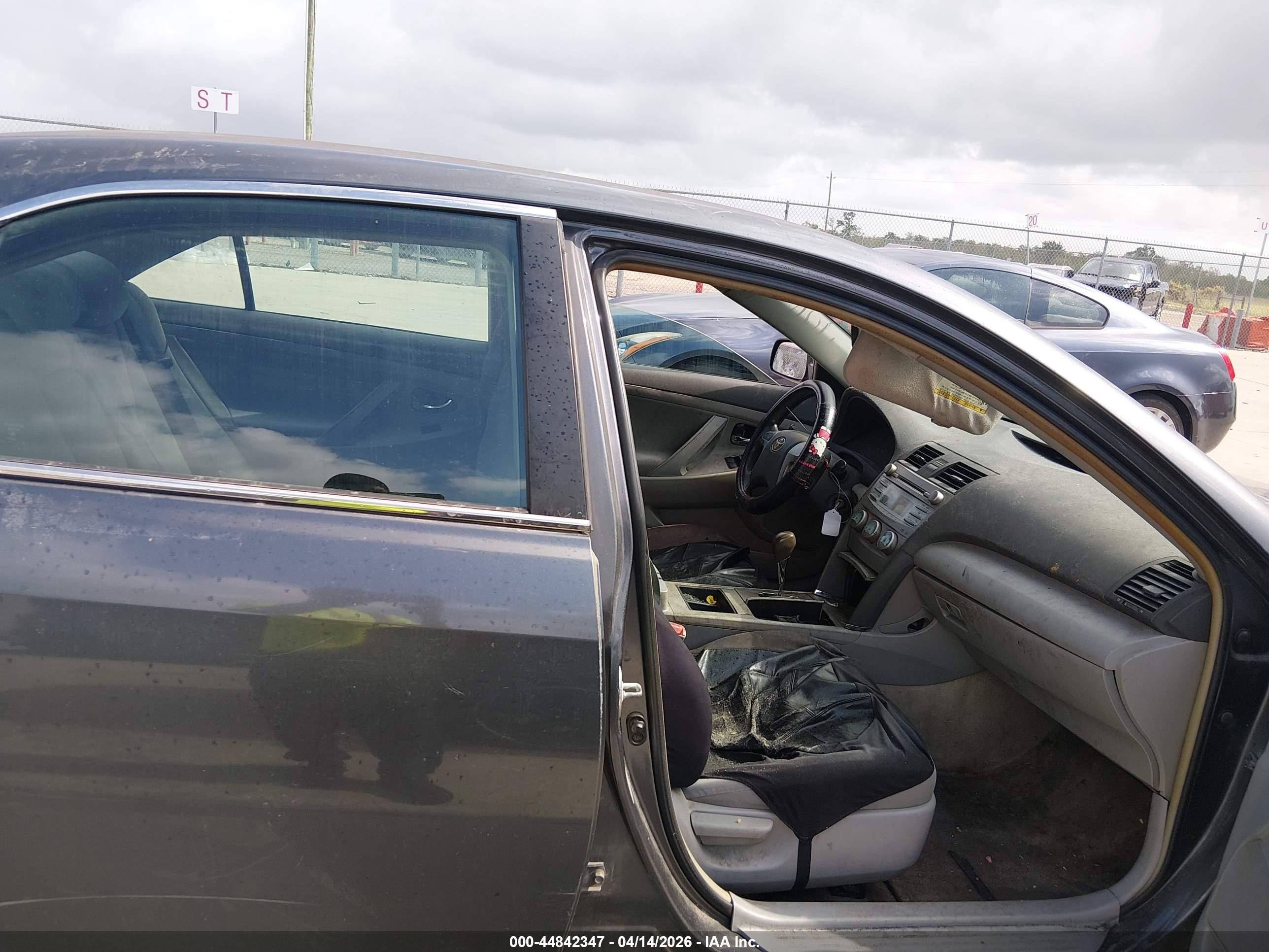 2009 Toyota Camry Le Gray vin: 4T1BE46K99U373310
