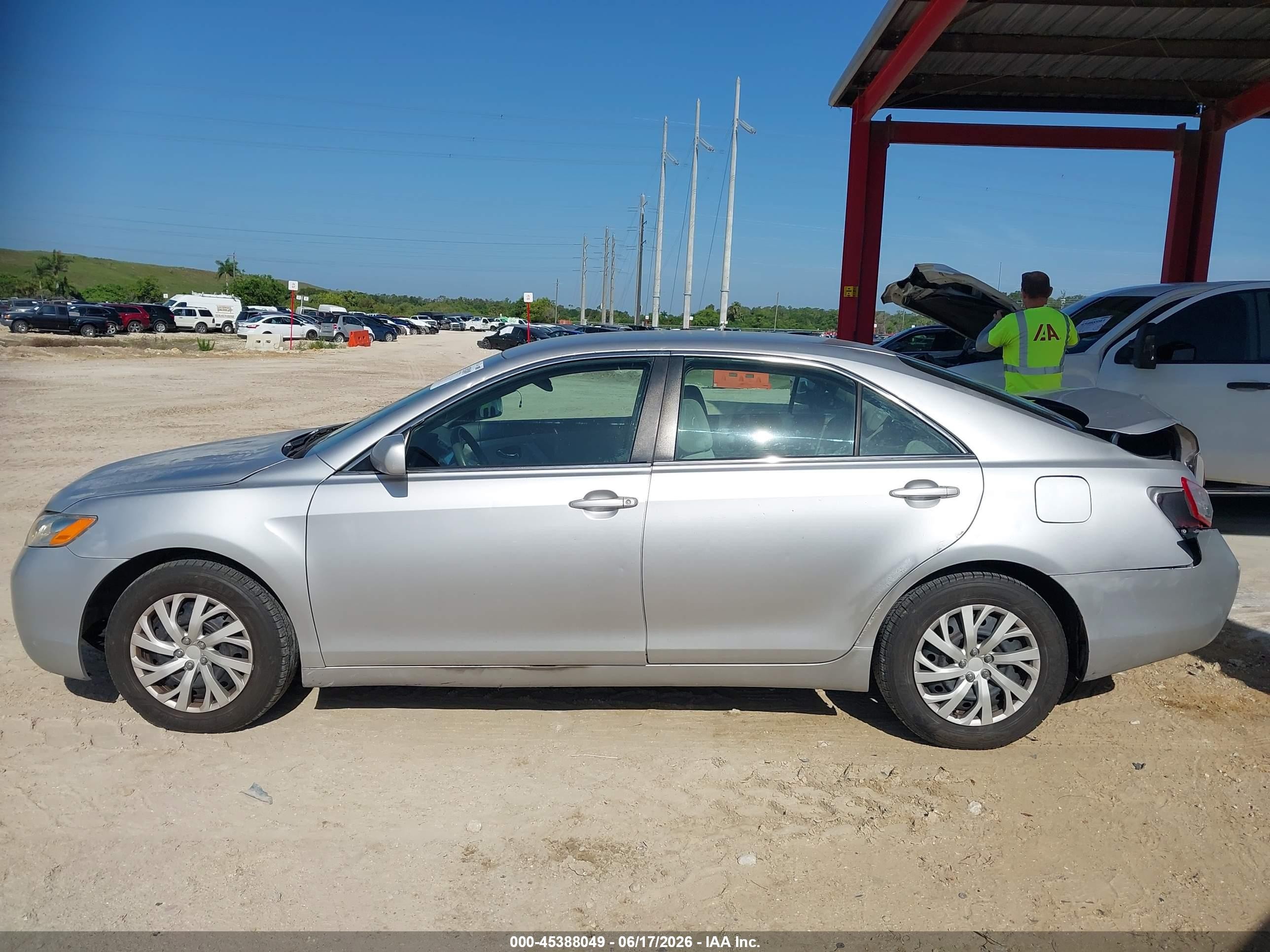 2009 Toyota Camry   Серебряный vin: 4T1BE46K99U377759
