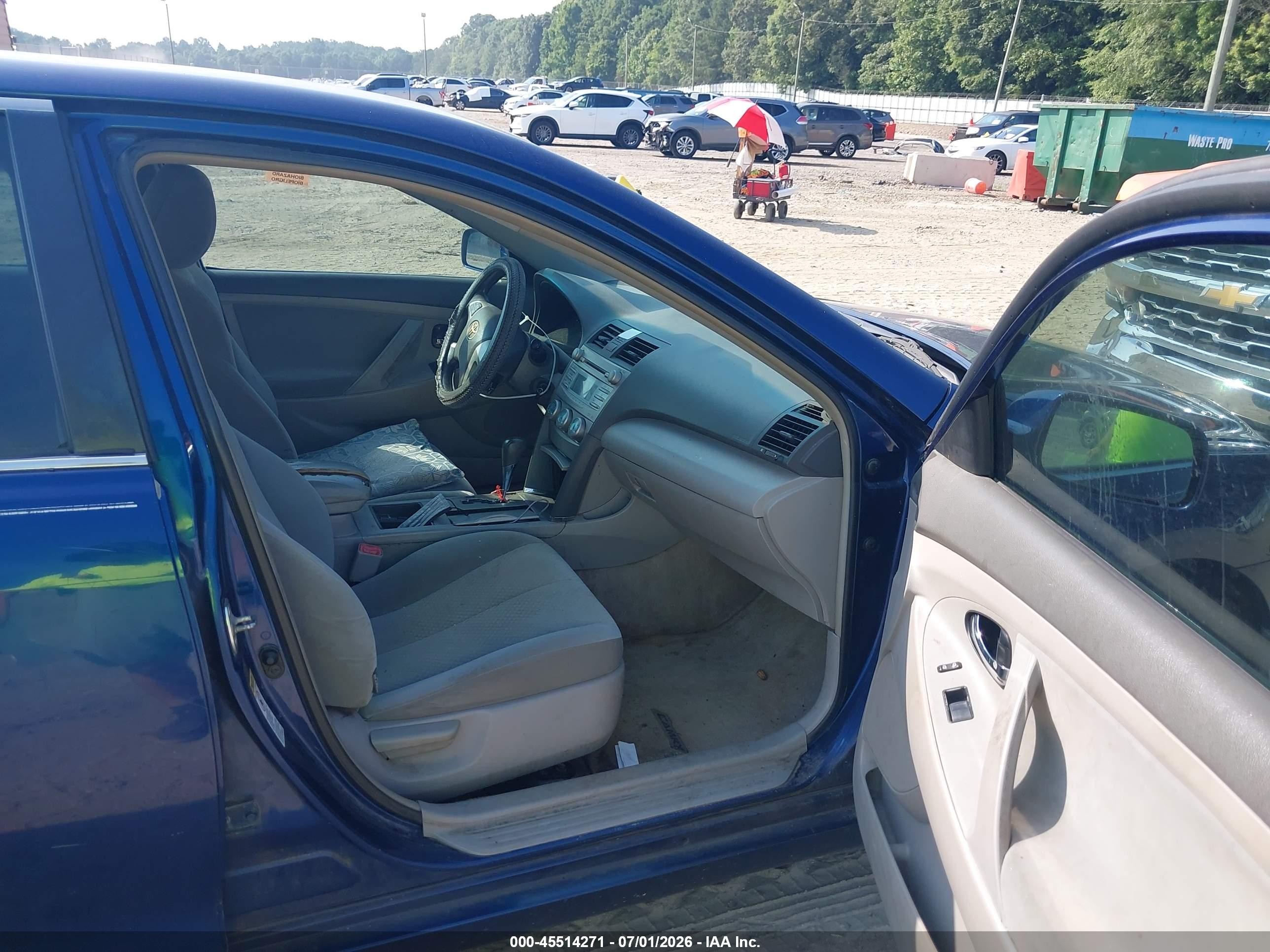 2009 Toyota Camry Le Blue vin: 4T1BE46K99U386395