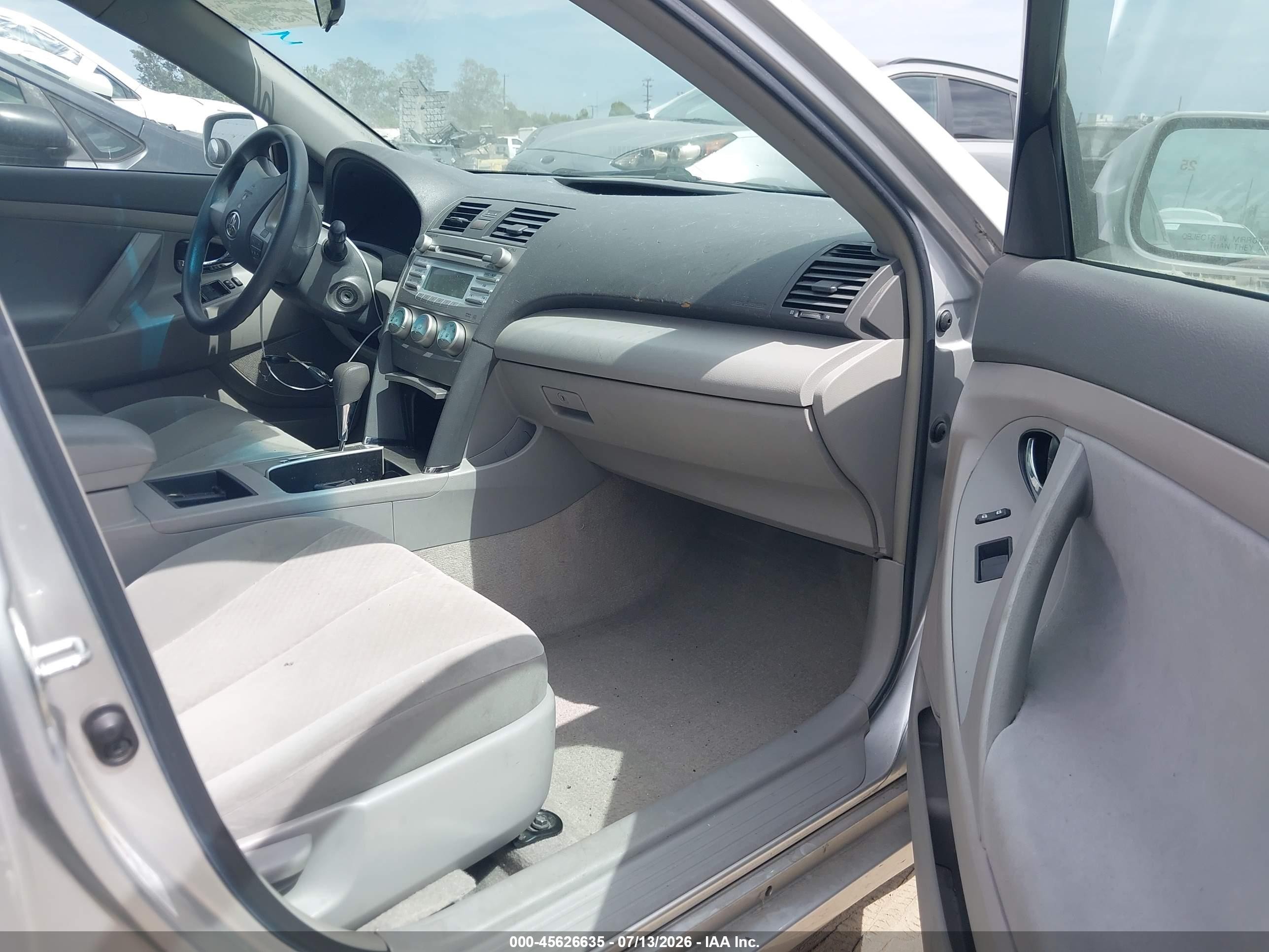2009 Toyota Camry Le Silver vin: 4T1BE46K99U396800
