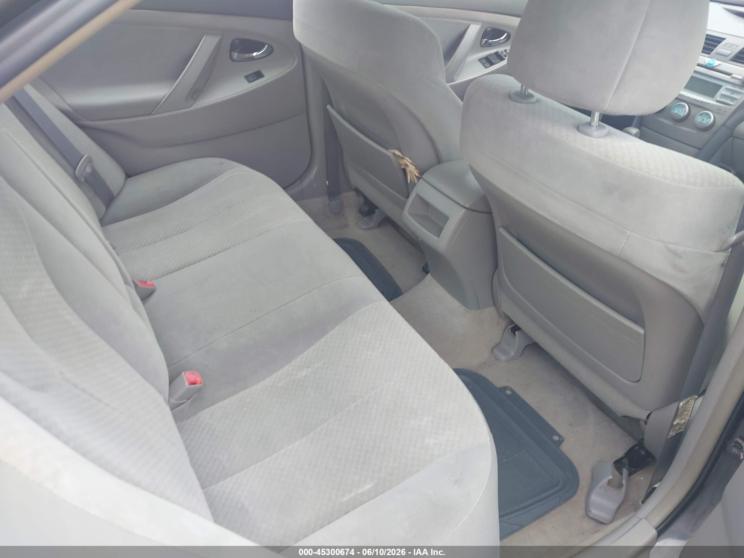 2009 Toyota Camry Le Gray vin: 4T1BE46K99U405513
