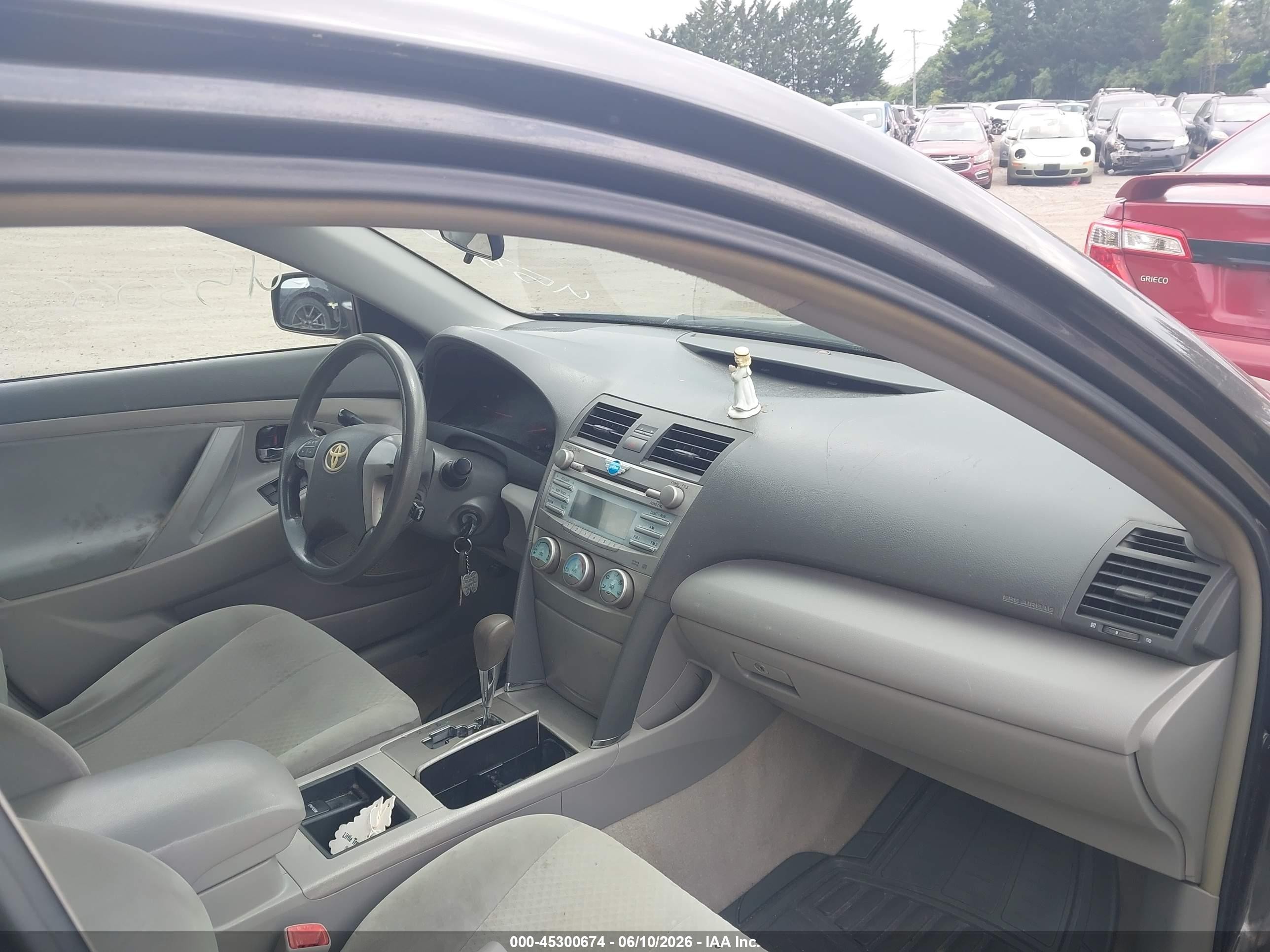 2009 Toyota Camry Le Gray vin: 4T1BE46K99U405513