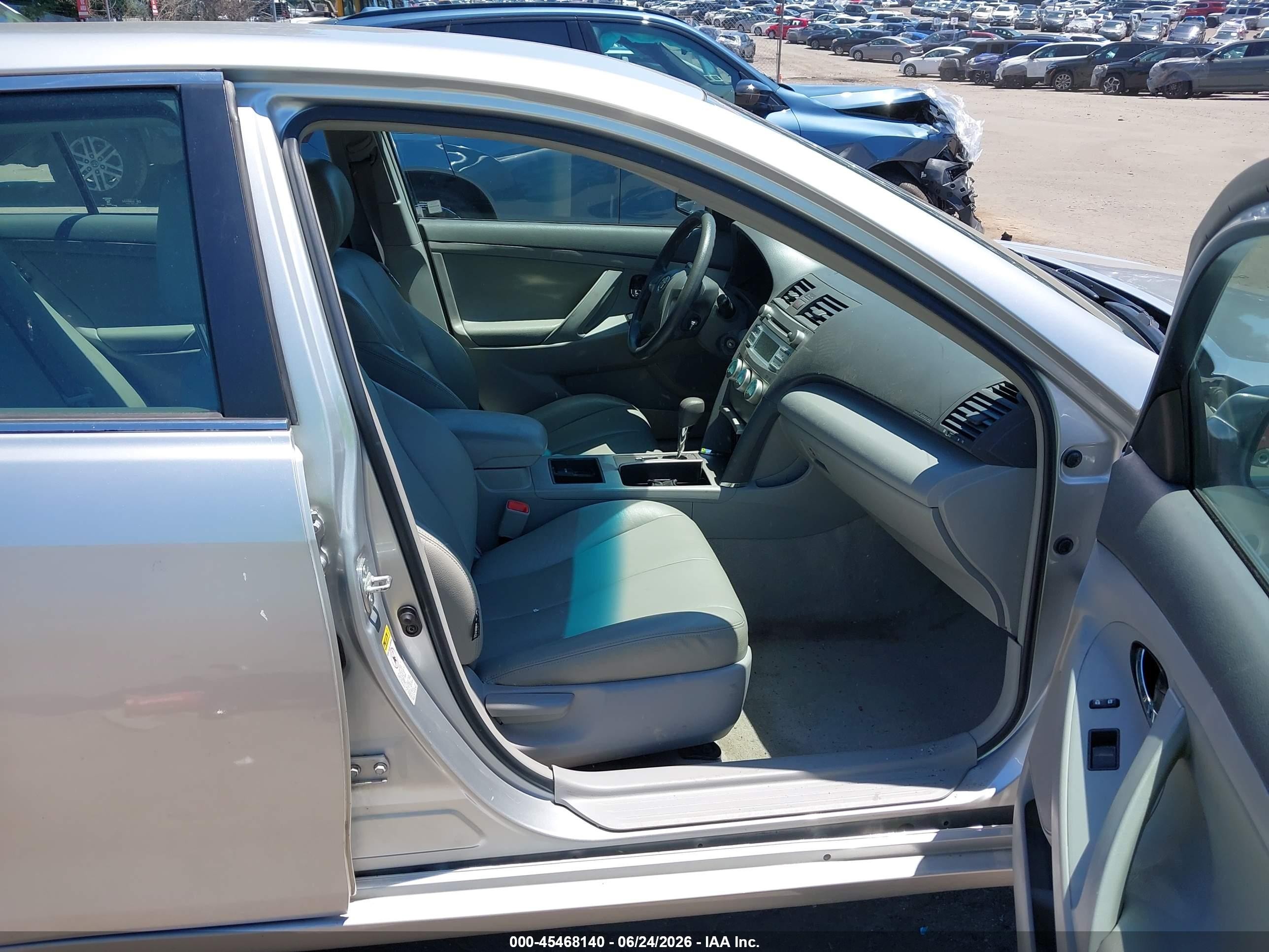2009 Toyota Camry Le Silver vin: 4T1BE46K99U409349