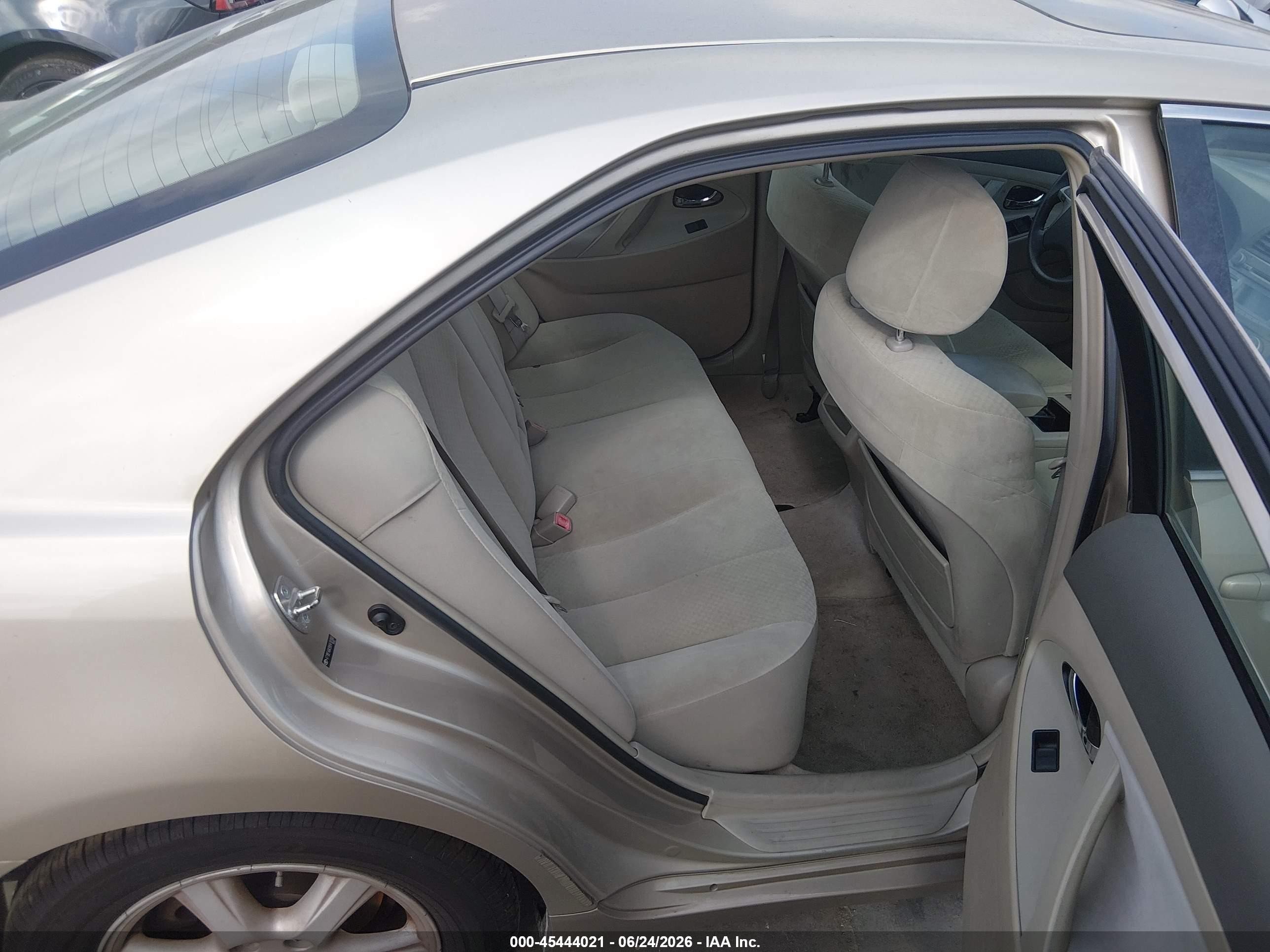 2009 Toyota Camry Le Gold vin: 4T1BE46K99U410100