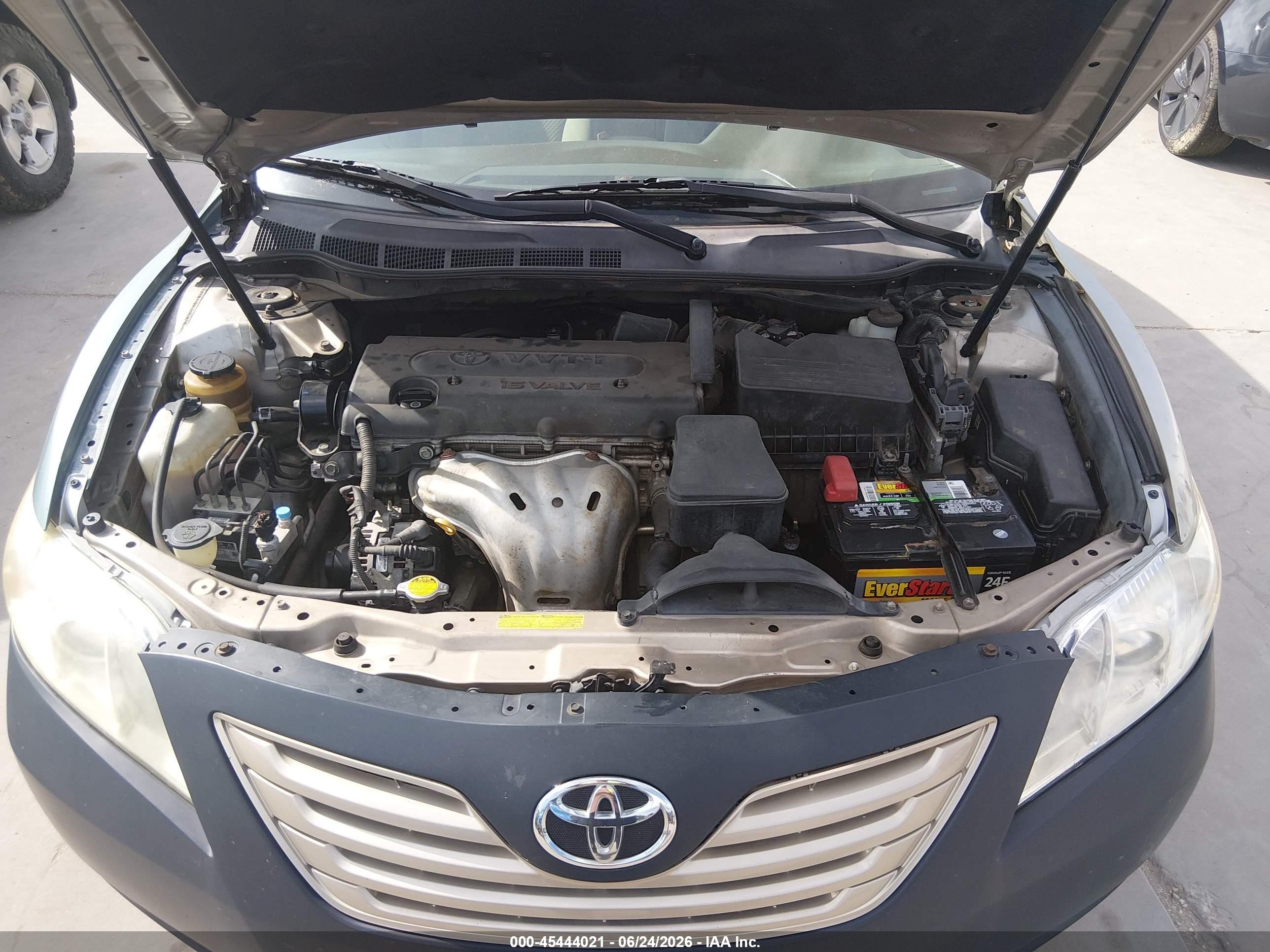 2009 Toyota Camry Le Gold vin: 4T1BE46K99U410100
