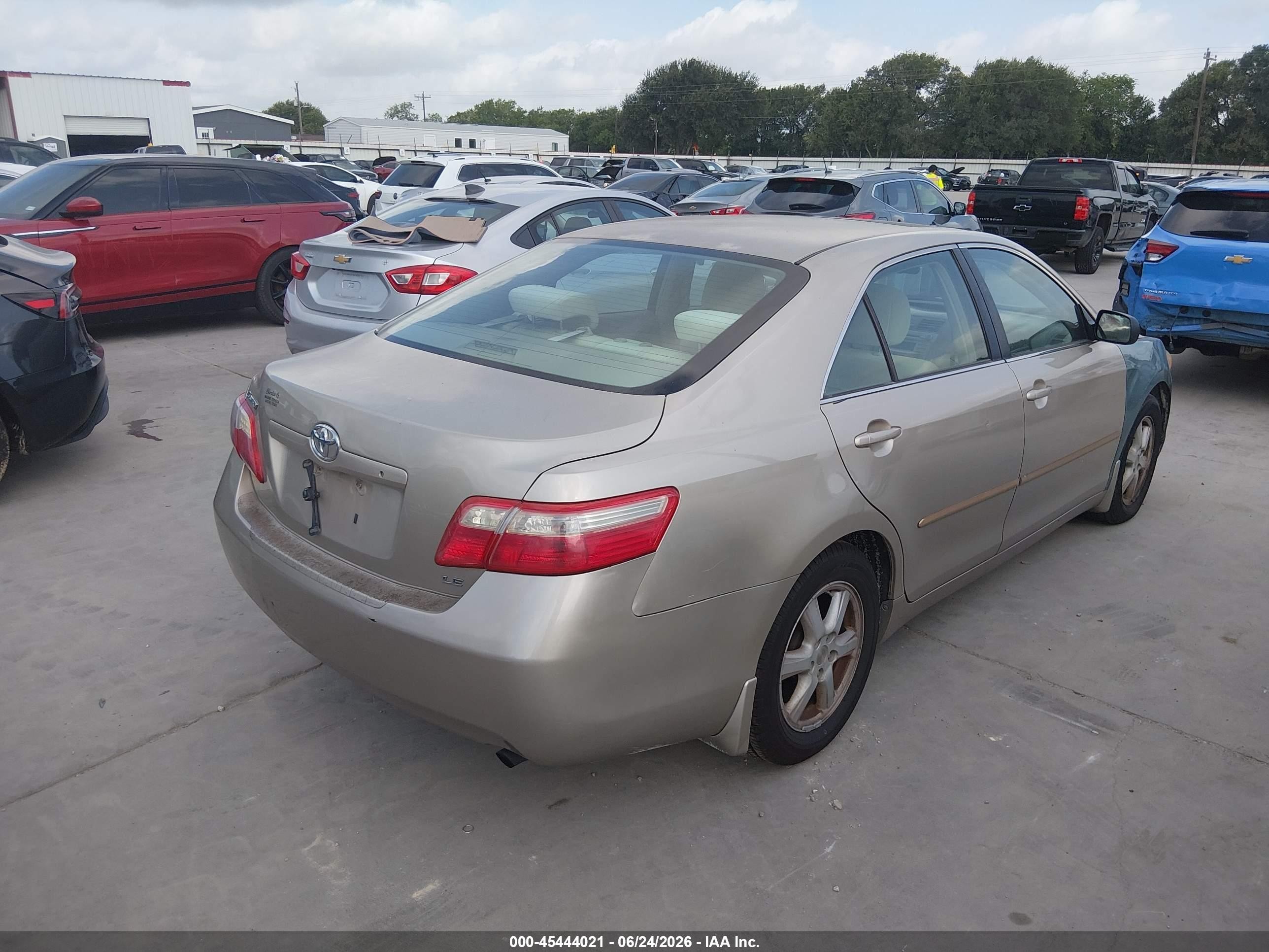 2009 Toyota Camry Le Gold vin: 4T1BE46K99U410100