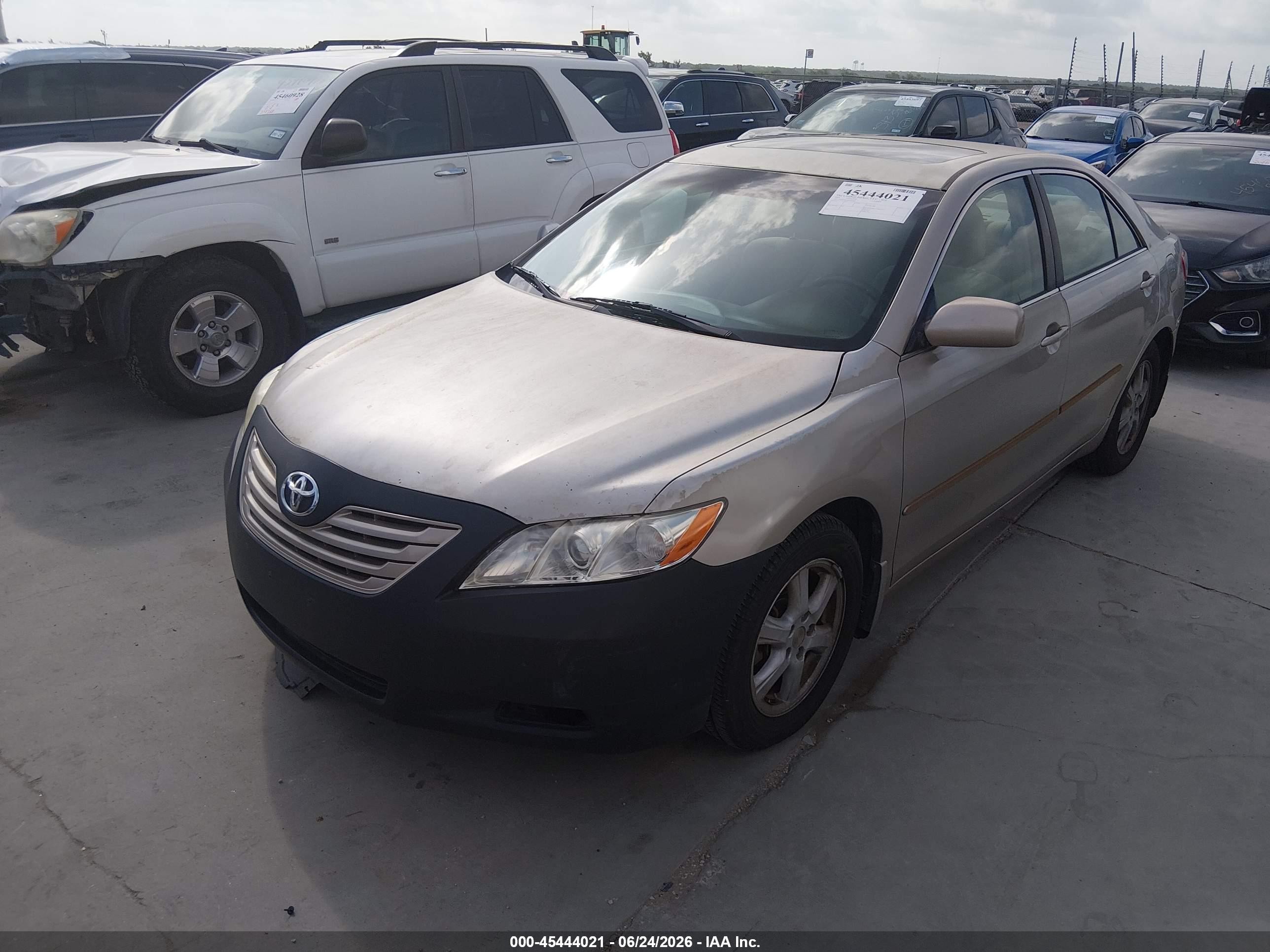 2009 Toyota Camry Le Gold vin: 4T1BE46K99U410100