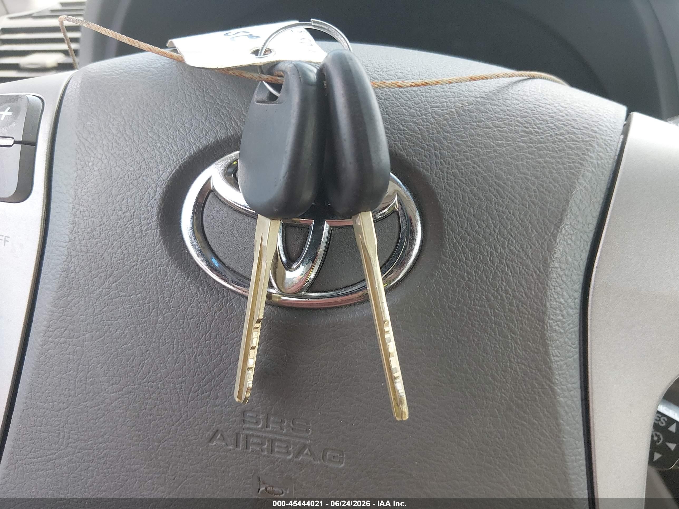 2009 Toyota Camry Le Gold vin: 4T1BE46K99U410100