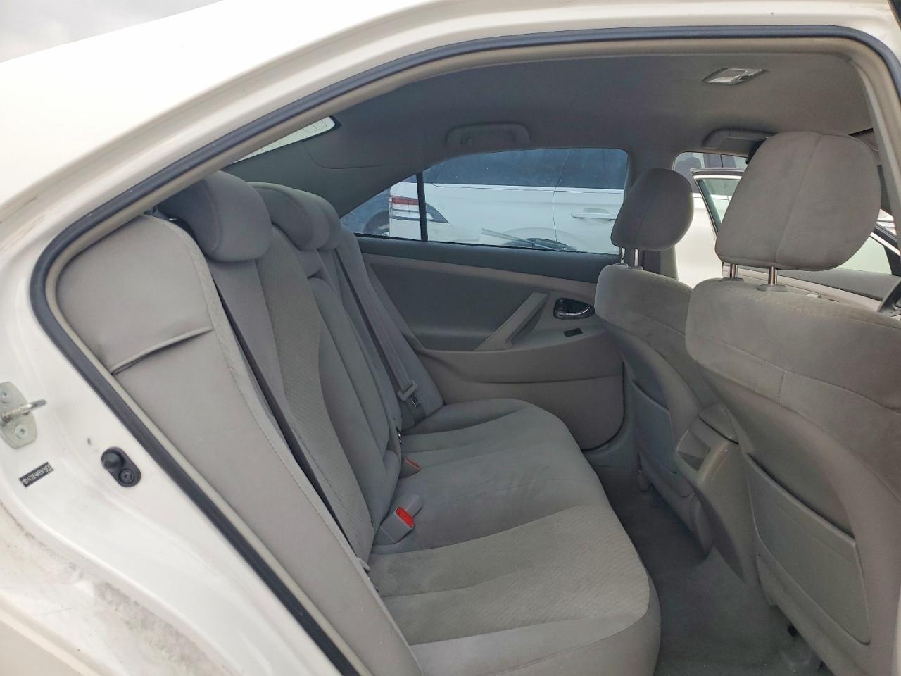 2009 Toyota Camry Base White vin: 4T1BE46K99U798722
