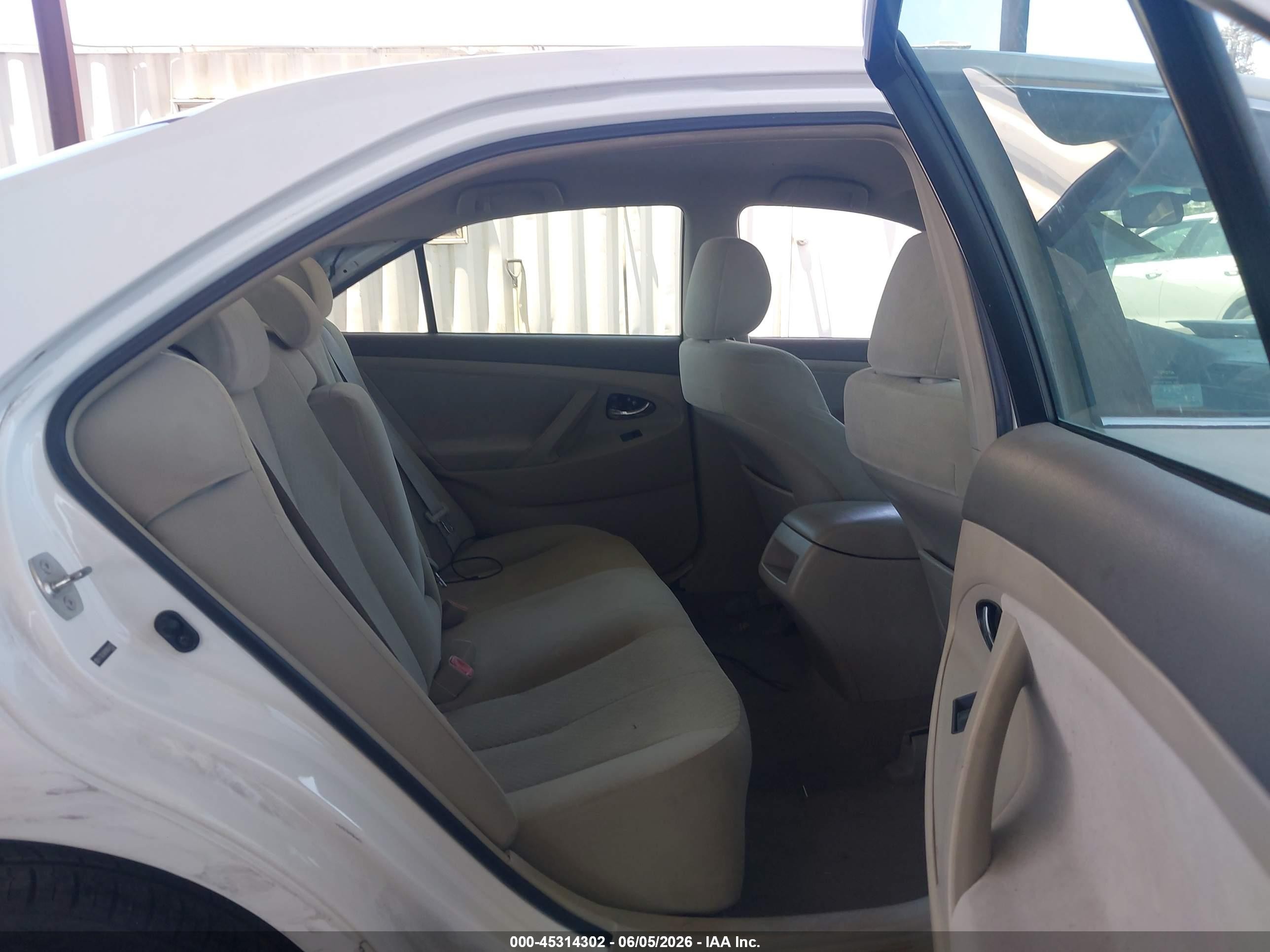 2009 Toyota Camry Le White vin: 4T1BE46K99U834120