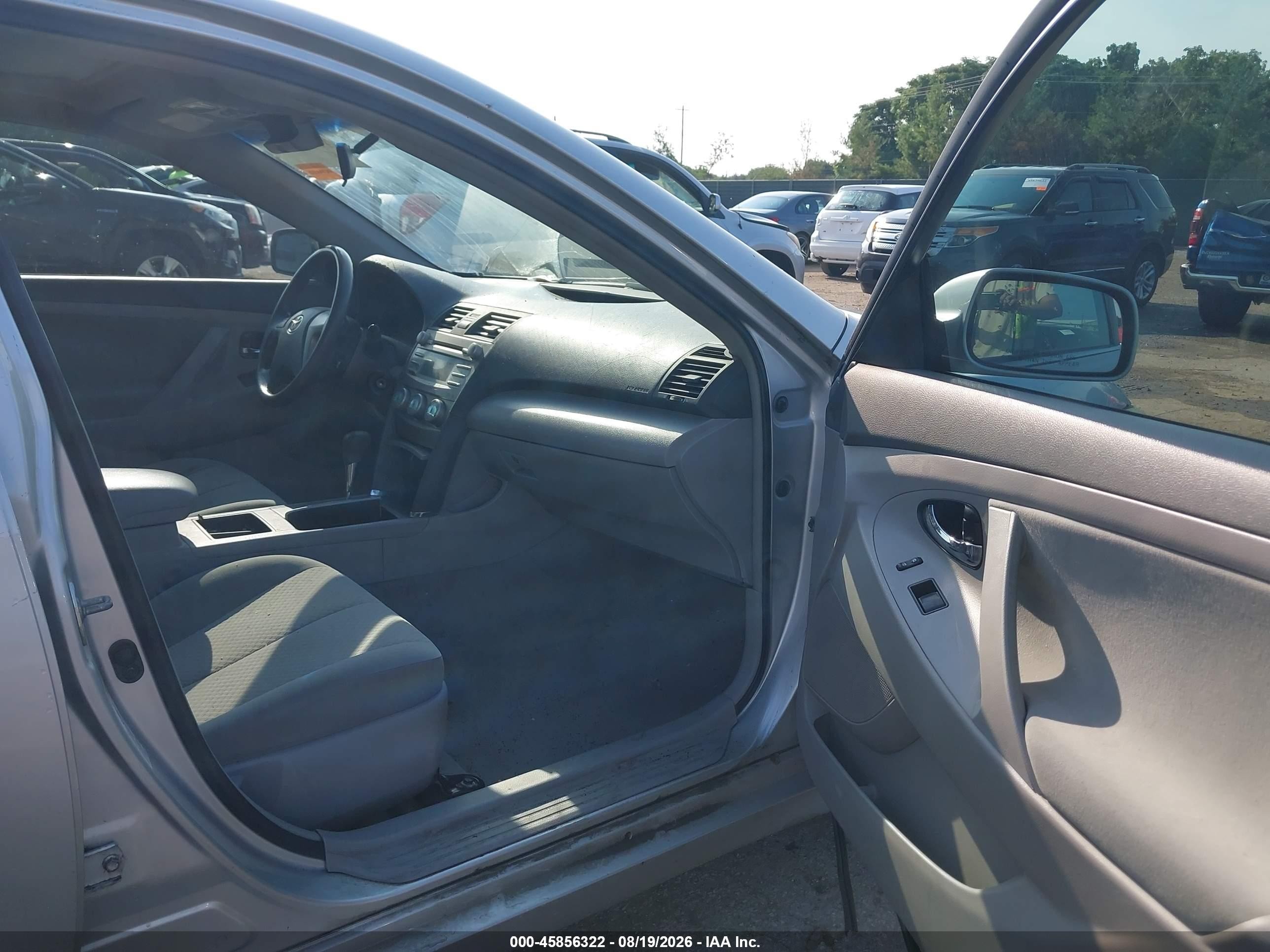 2009 Toyota Camry Le Серебряный vin: 4T1BE46K99U838958
