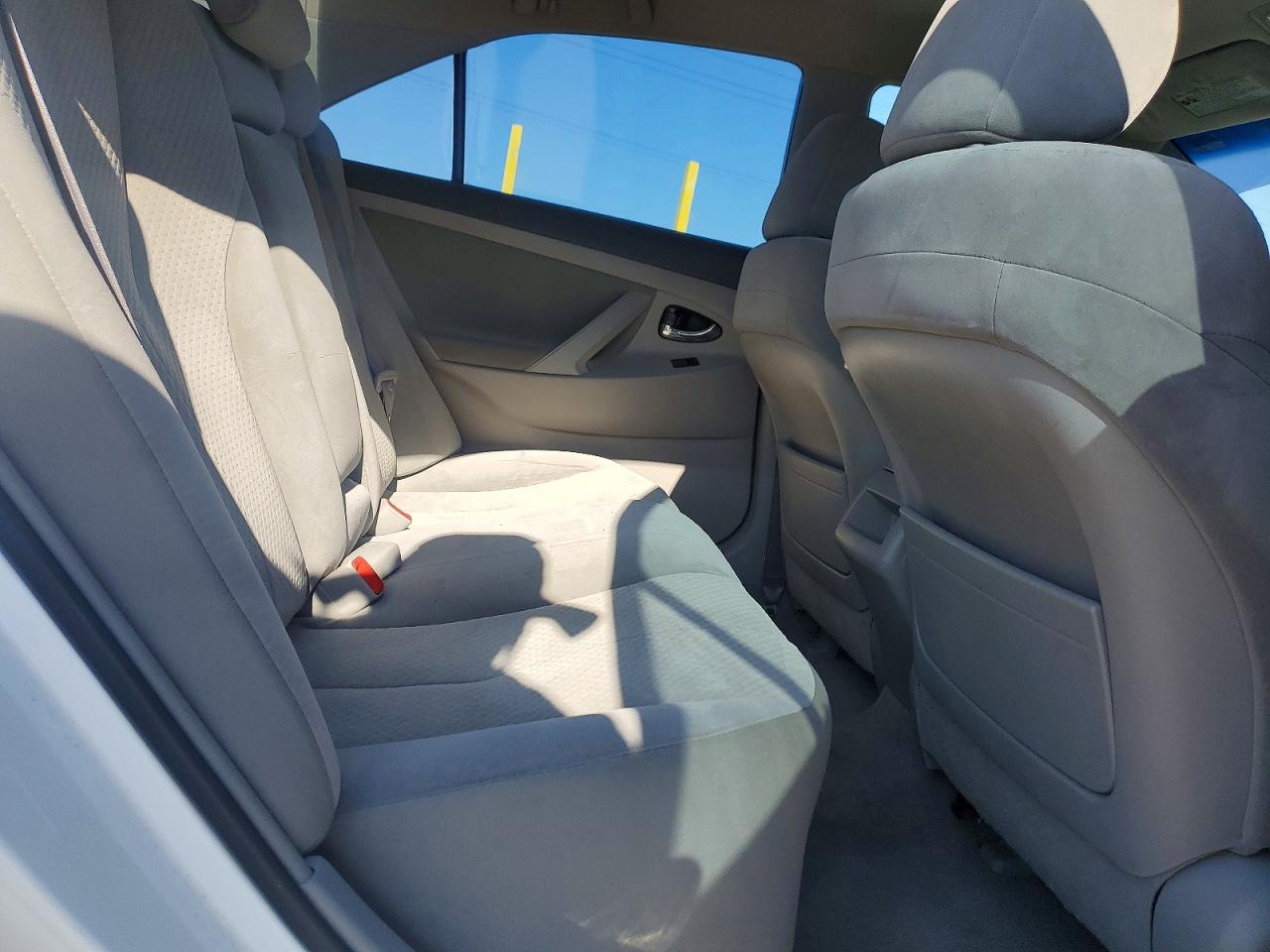2009 Toyota Camry Base White vin: 4T1BE46K99U851287
