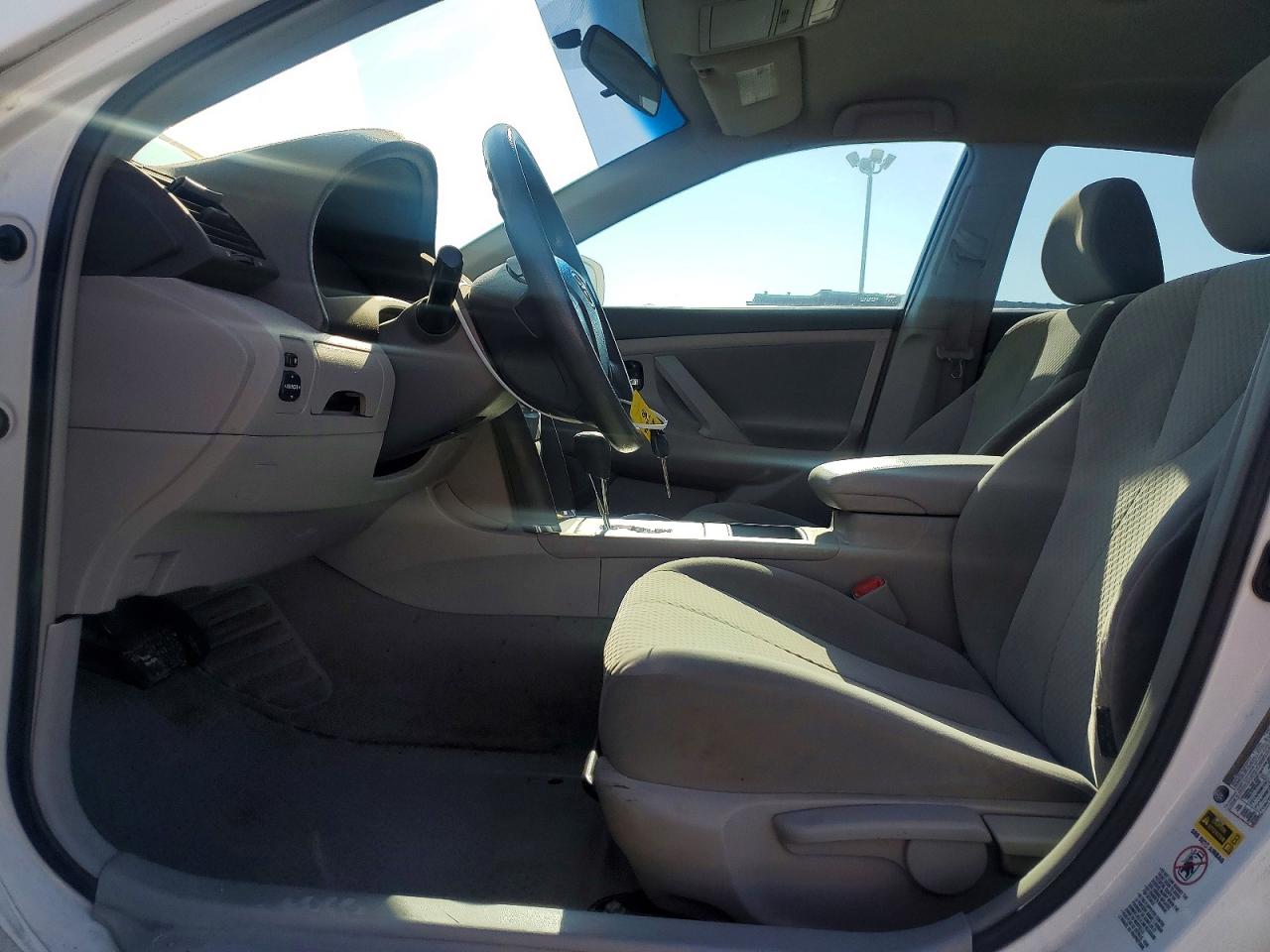 2009 Toyota Camry Base White vin: 4T1BE46K99U851287