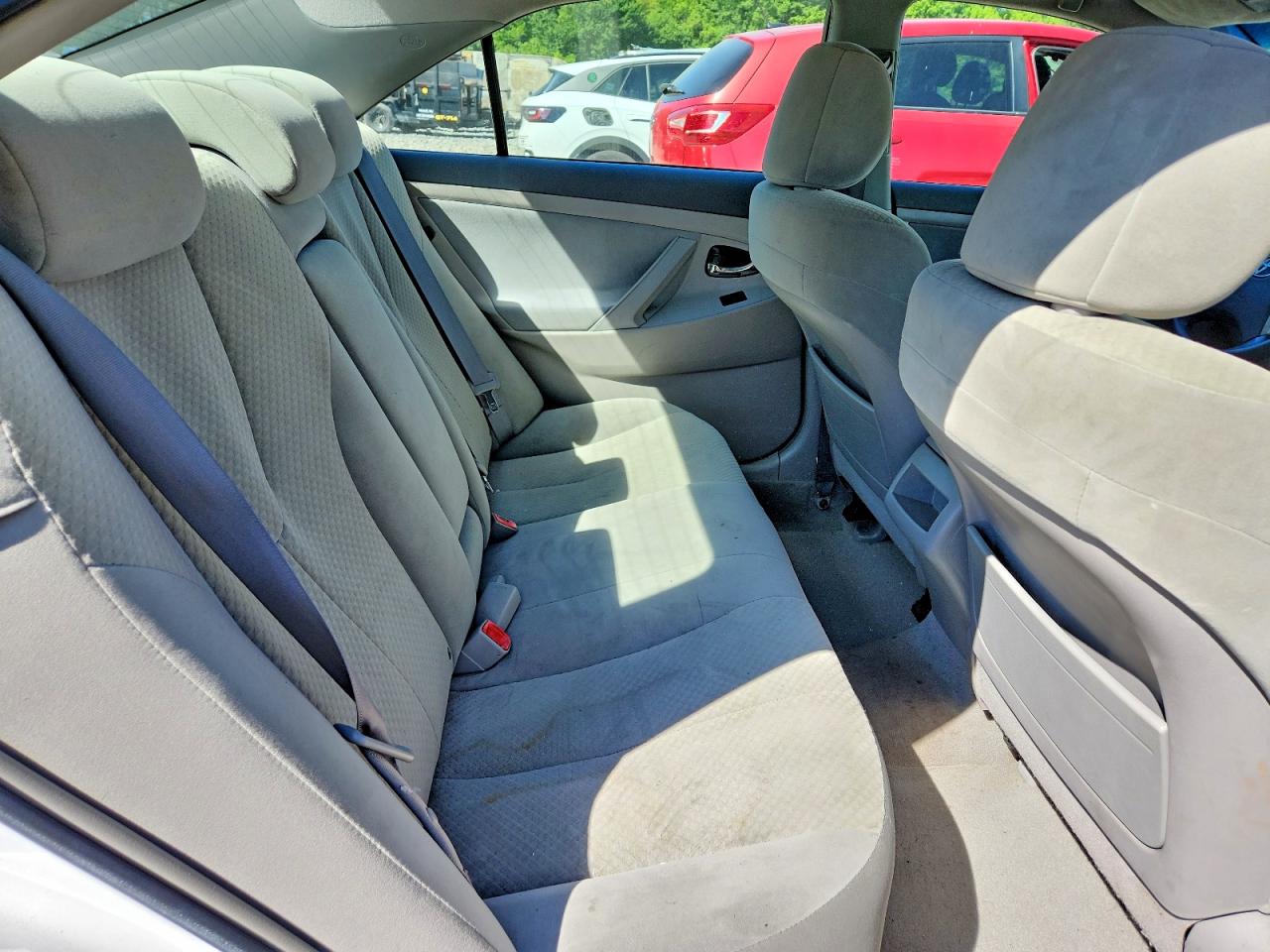 2004 Toyota Camry Le White vin: 4T1BE46K99U865724