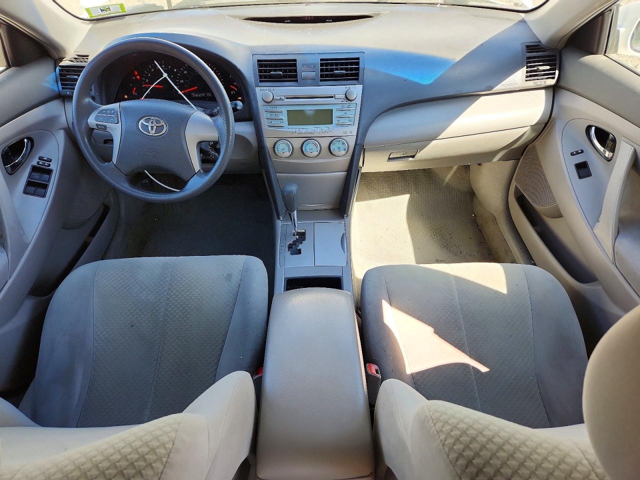 2004 Toyota Camry Le White vin: 4T1BE46K99U865724
