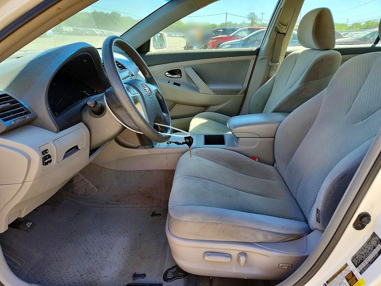 2004 Toyota Camry Le White vin: 4T1BE46K99U865724