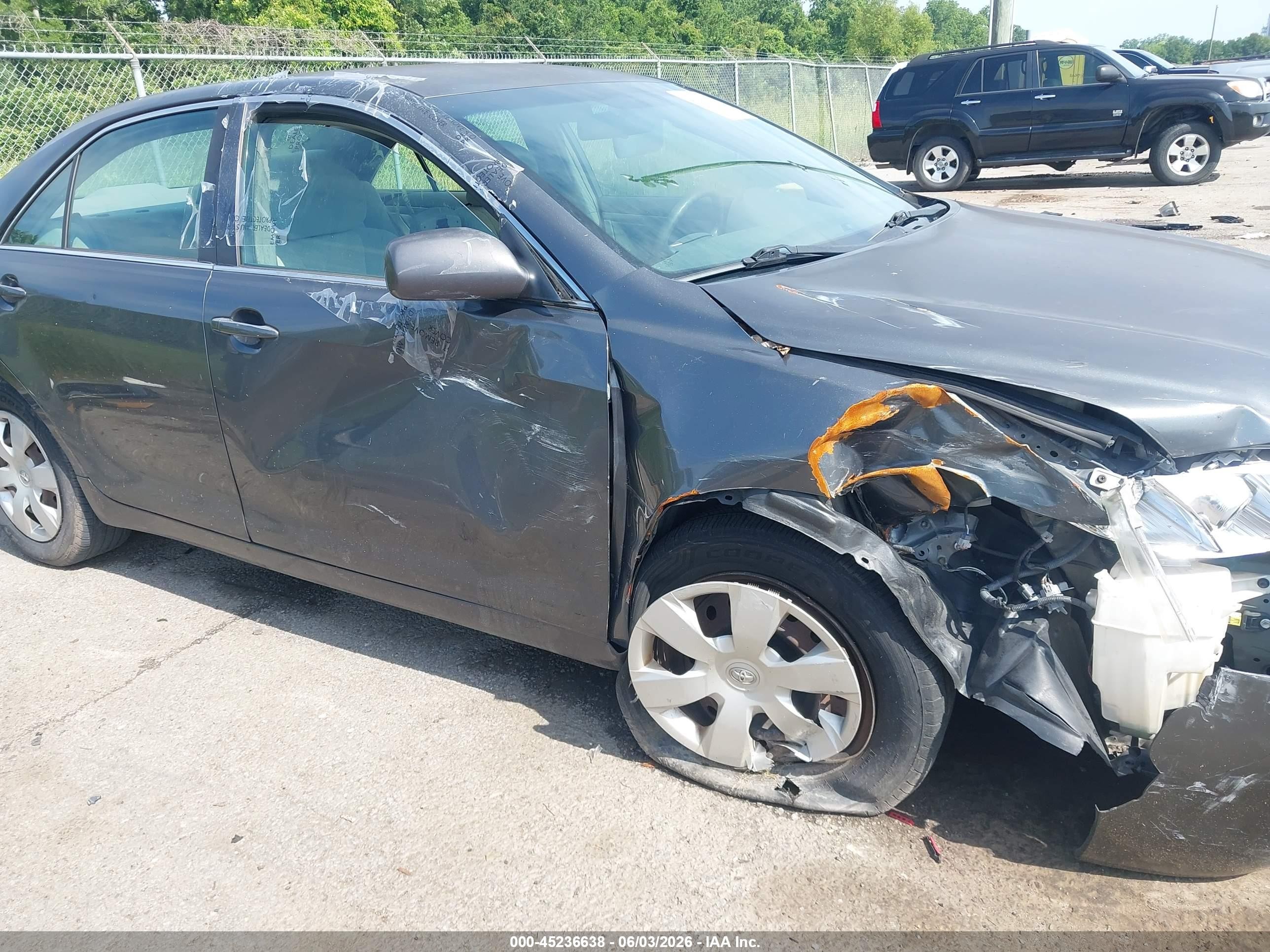 2007 Toyota Camry Le Серый vin: 4T1BE46KX7U084756