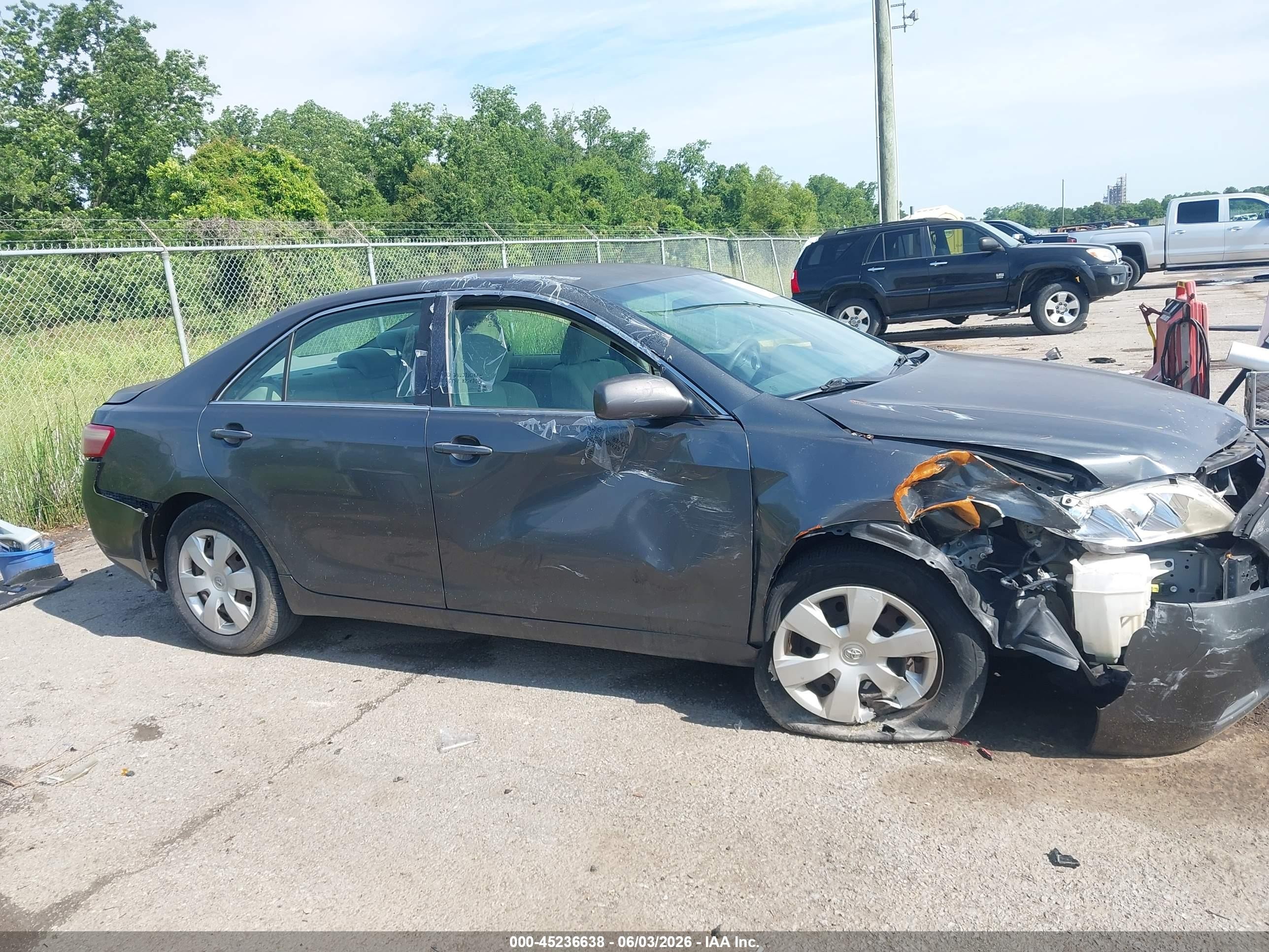 2007 Toyota Camry Le Серый vin: 4T1BE46KX7U084756