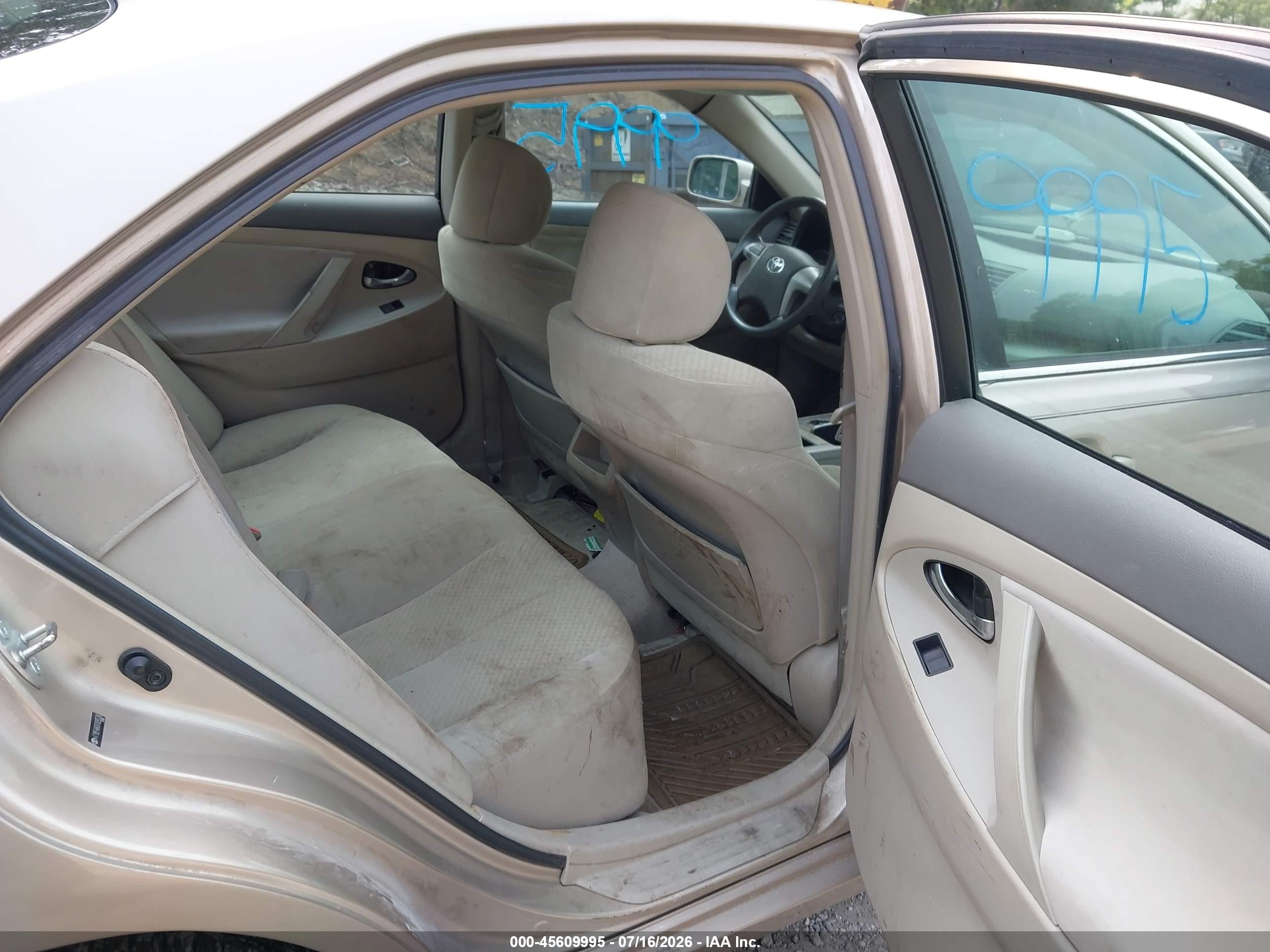 2007 Toyota Camry Le Gold vin: 4T1BE46KX7U095336