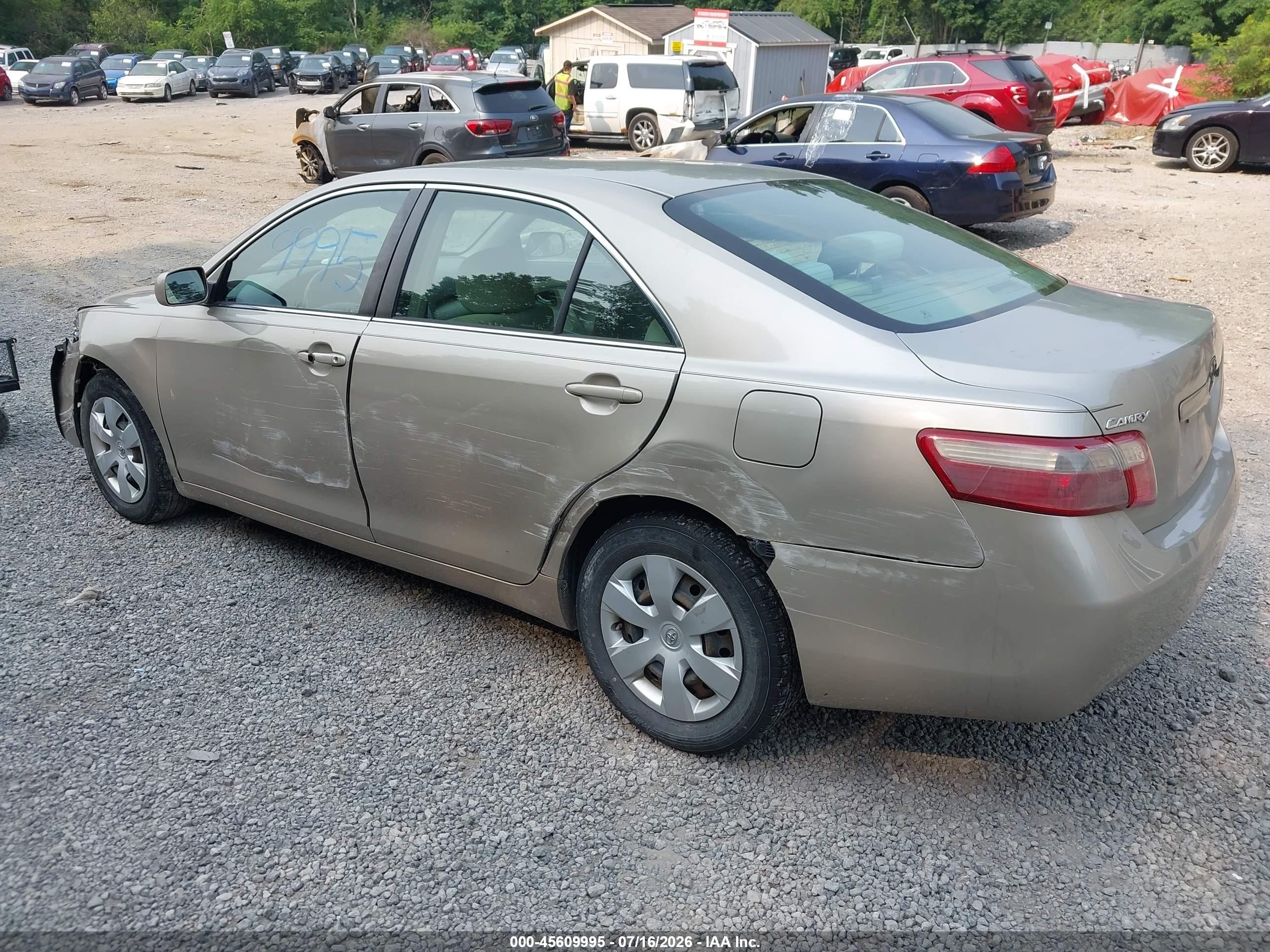 2007 Toyota Camry Le Gold vin: 4T1BE46KX7U095336