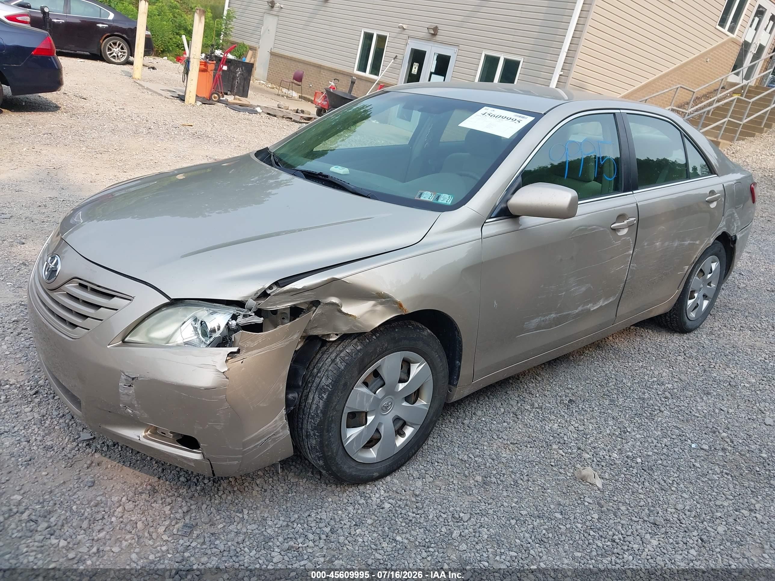 2007 Toyota Camry Le Gold vin: 4T1BE46KX7U095336