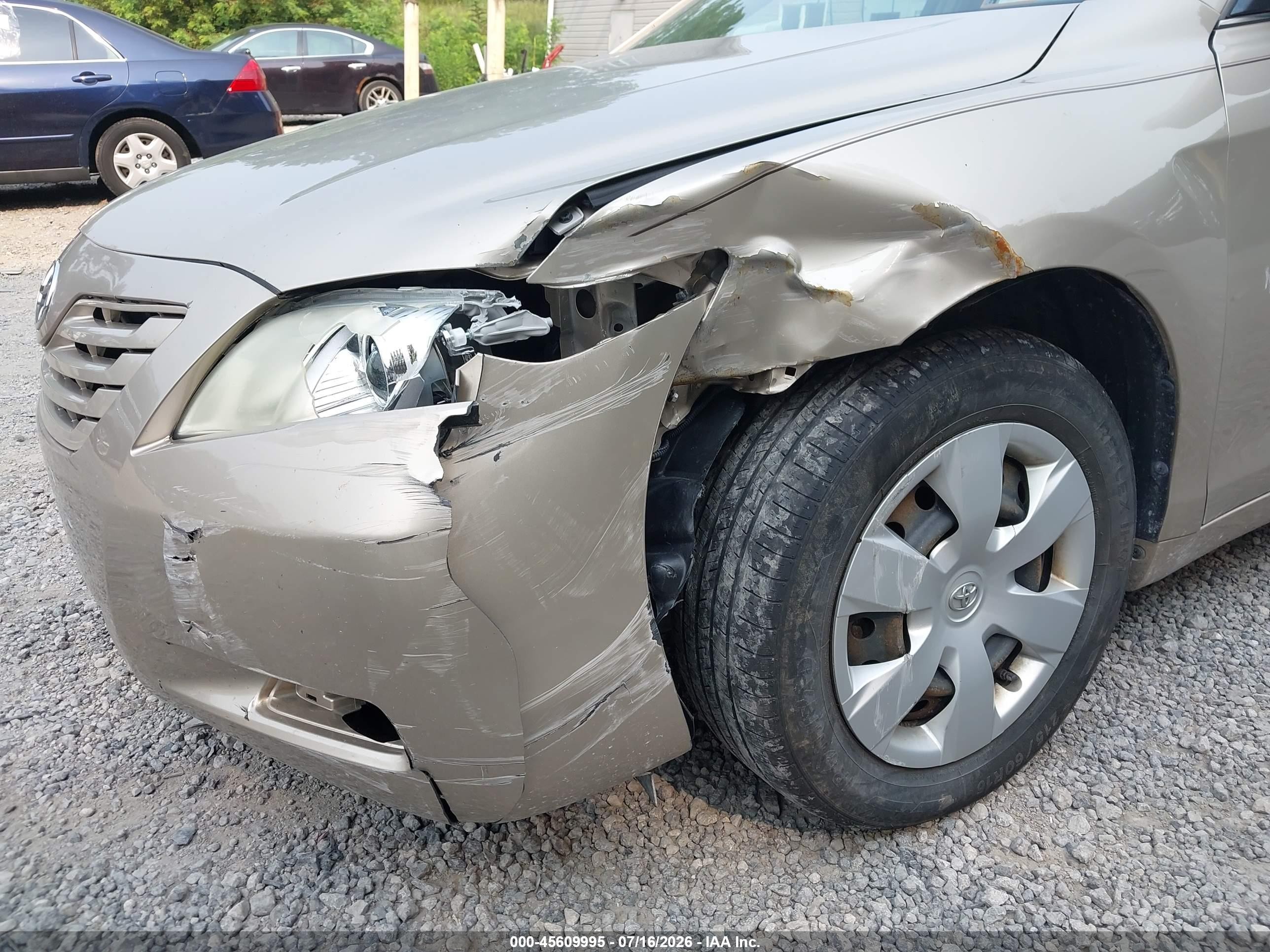 2007 Toyota Camry Le Gold vin: 4T1BE46KX7U095336