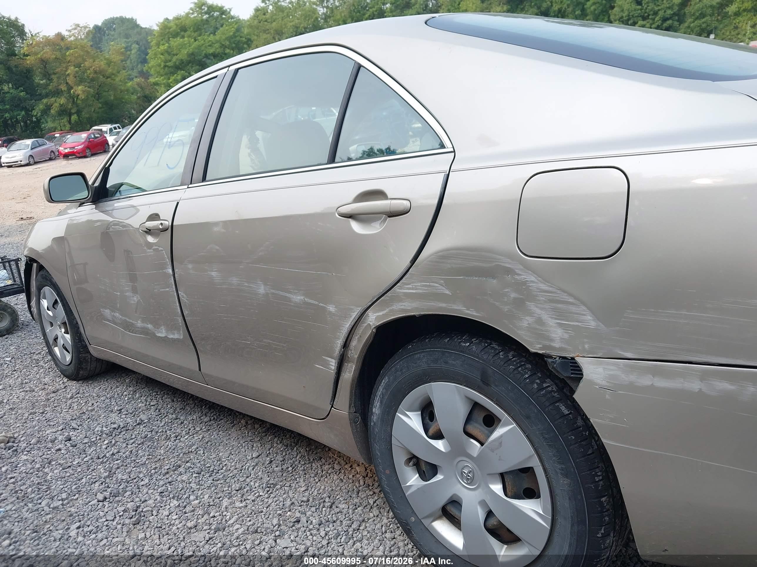 2007 Toyota Camry Le Gold vin: 4T1BE46KX7U095336