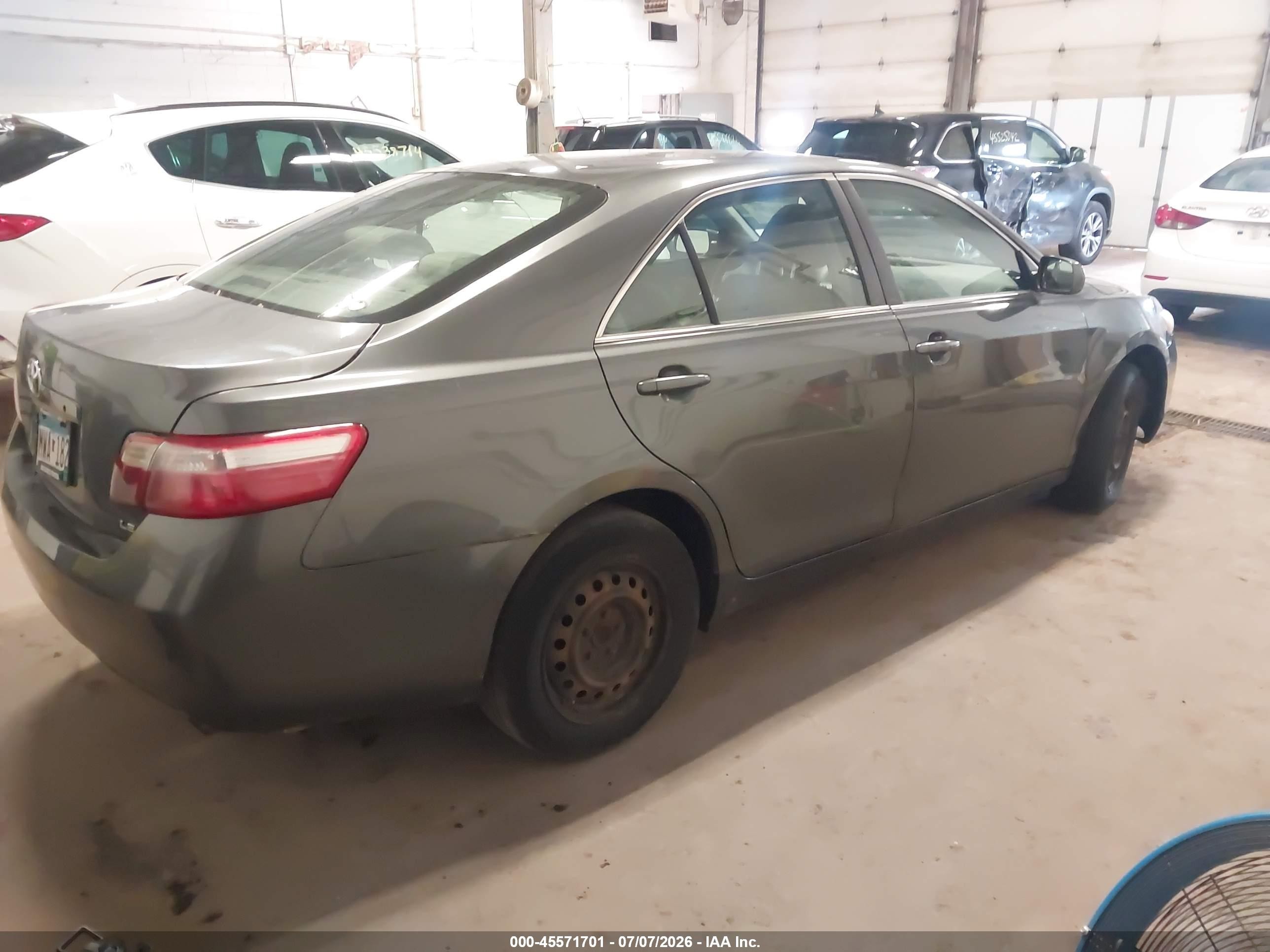 2007 Toyota Camry Le Gray vin: 4T1BE46KX7U608438