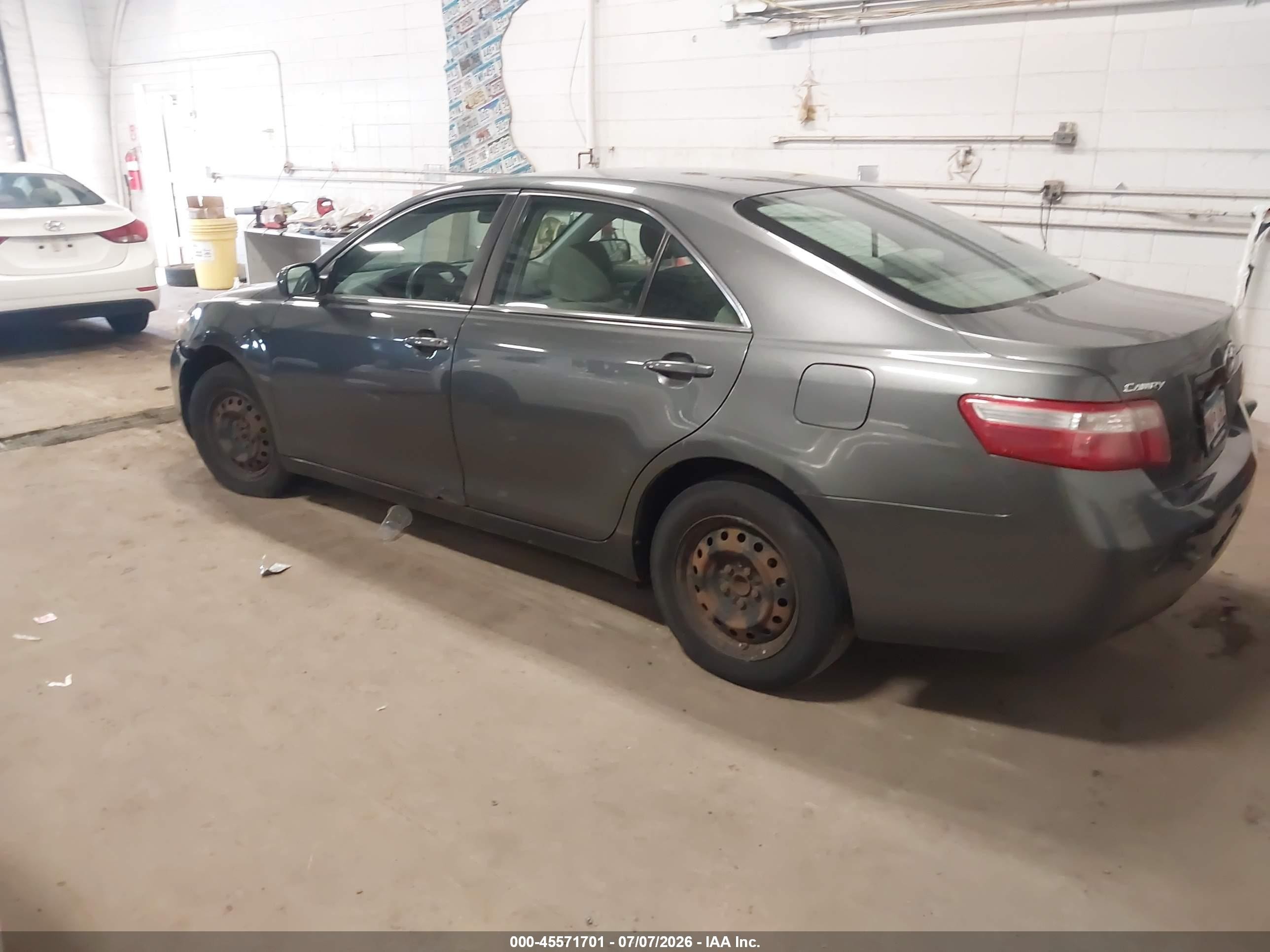2007 Toyota Camry Le Gray vin: 4T1BE46KX7U608438