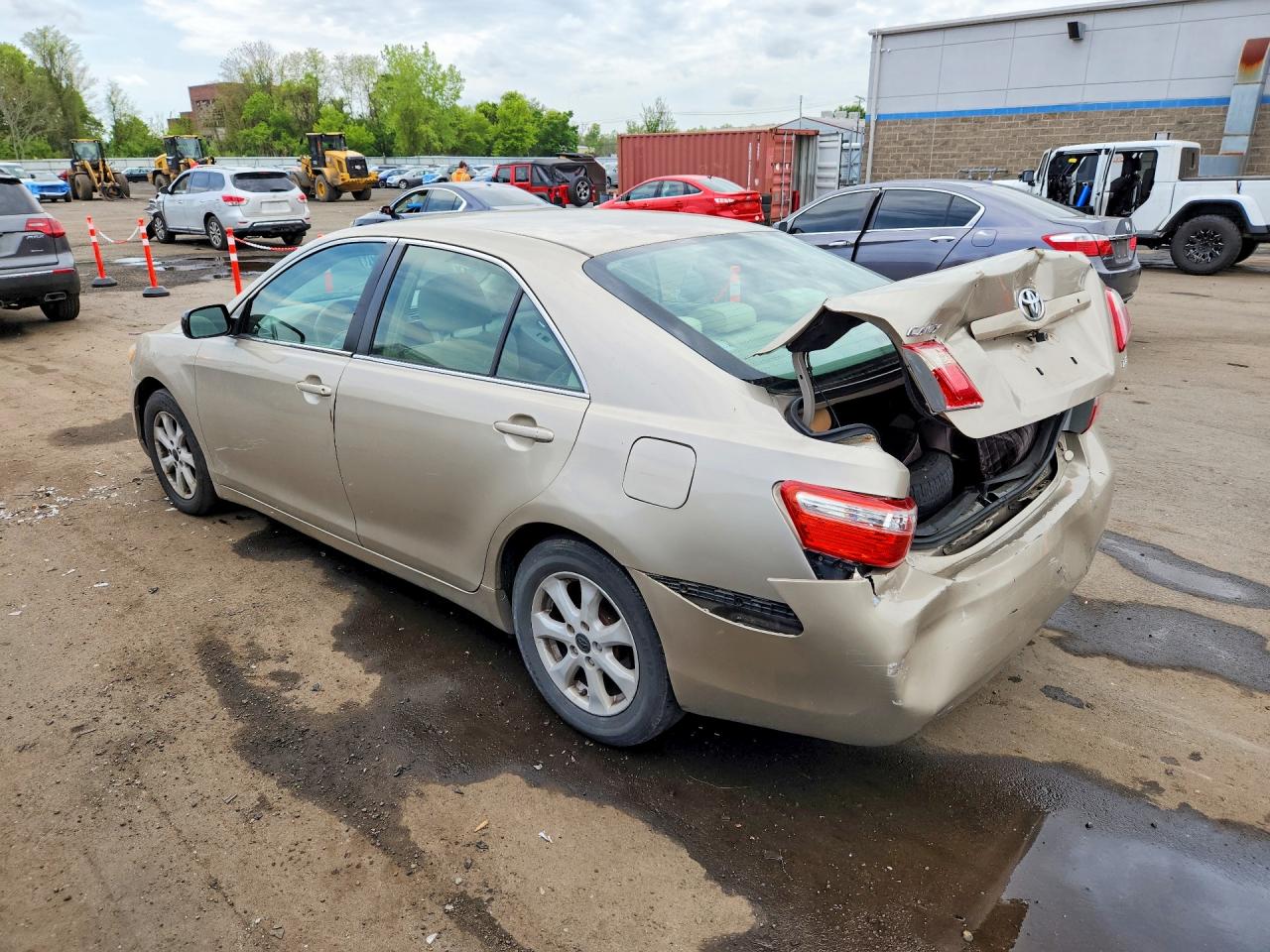 2007 Toyota Camry Le Gold vin: 4T1BE46KX7U668462