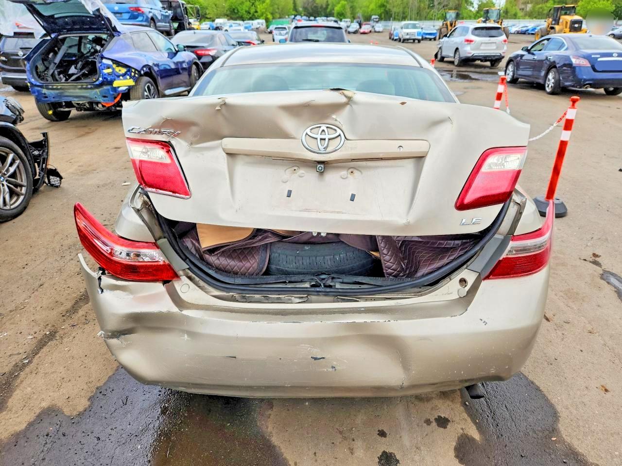 2007 Toyota Camry Le Gold vin: 4T1BE46KX7U668462
