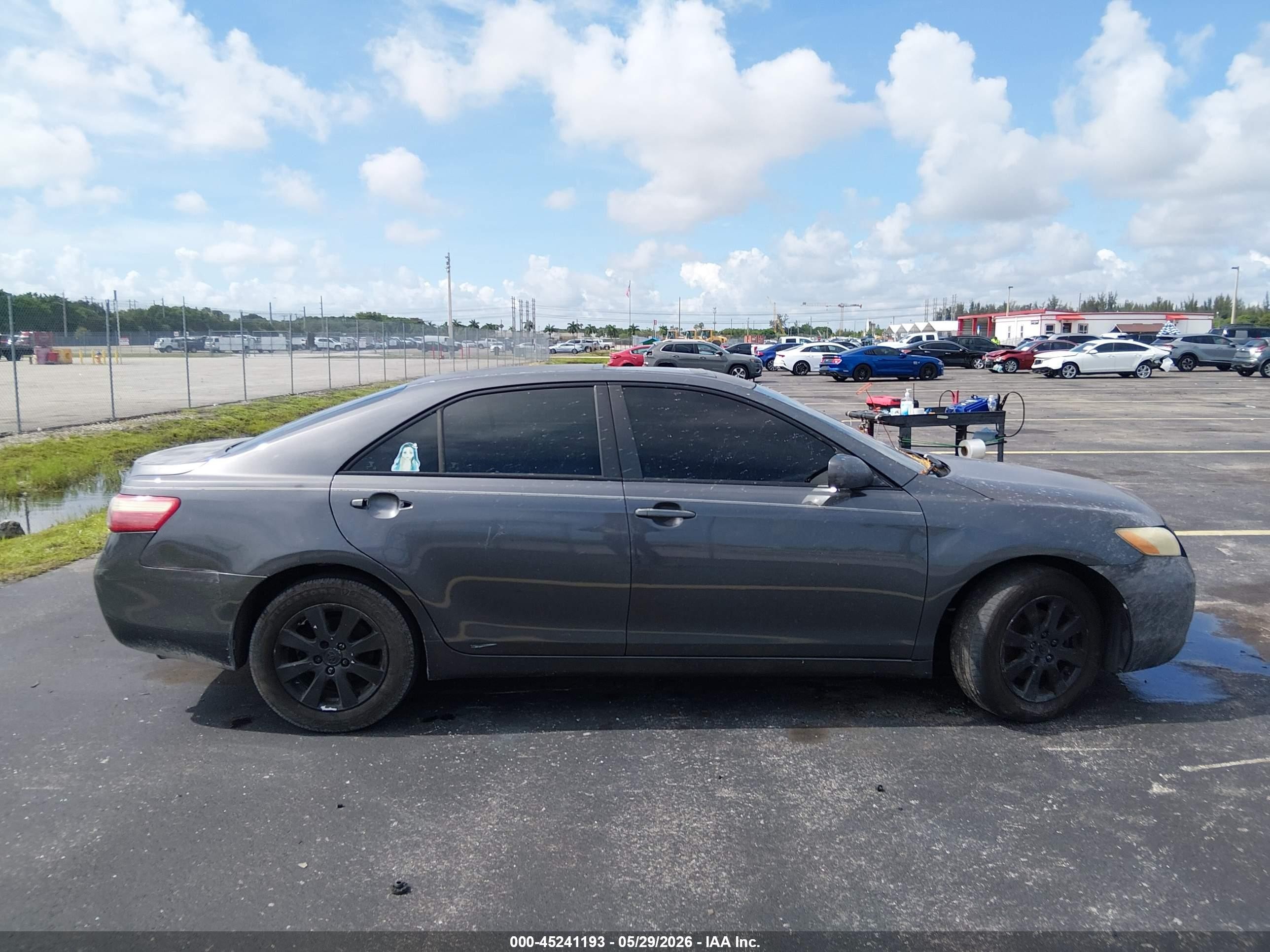 2007 Toyota Camry Le Gray vin: 4T1BE46KX7U690252