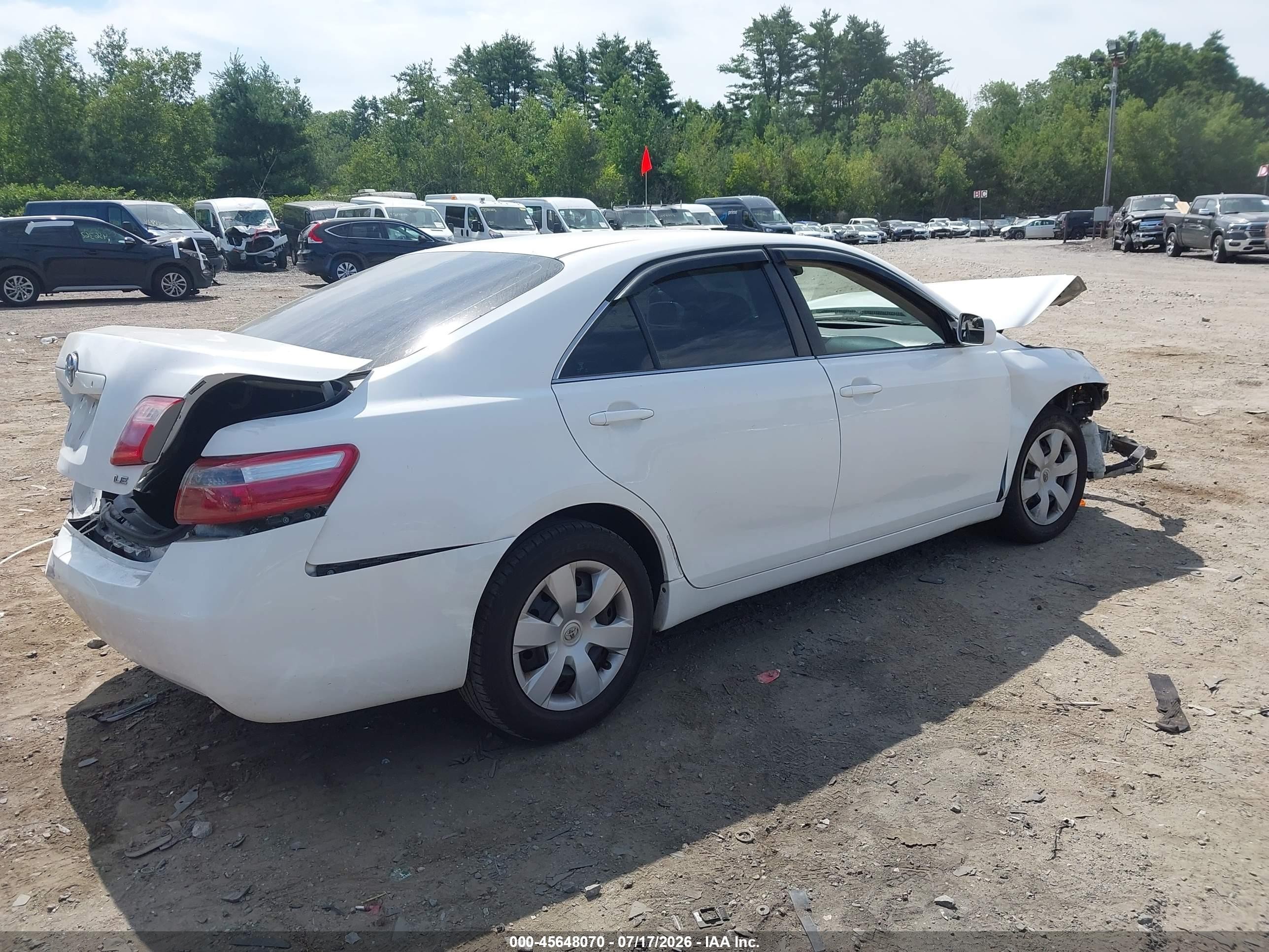 2007 Toyota Camry Le White vin: 4T1BE46KX7U694656