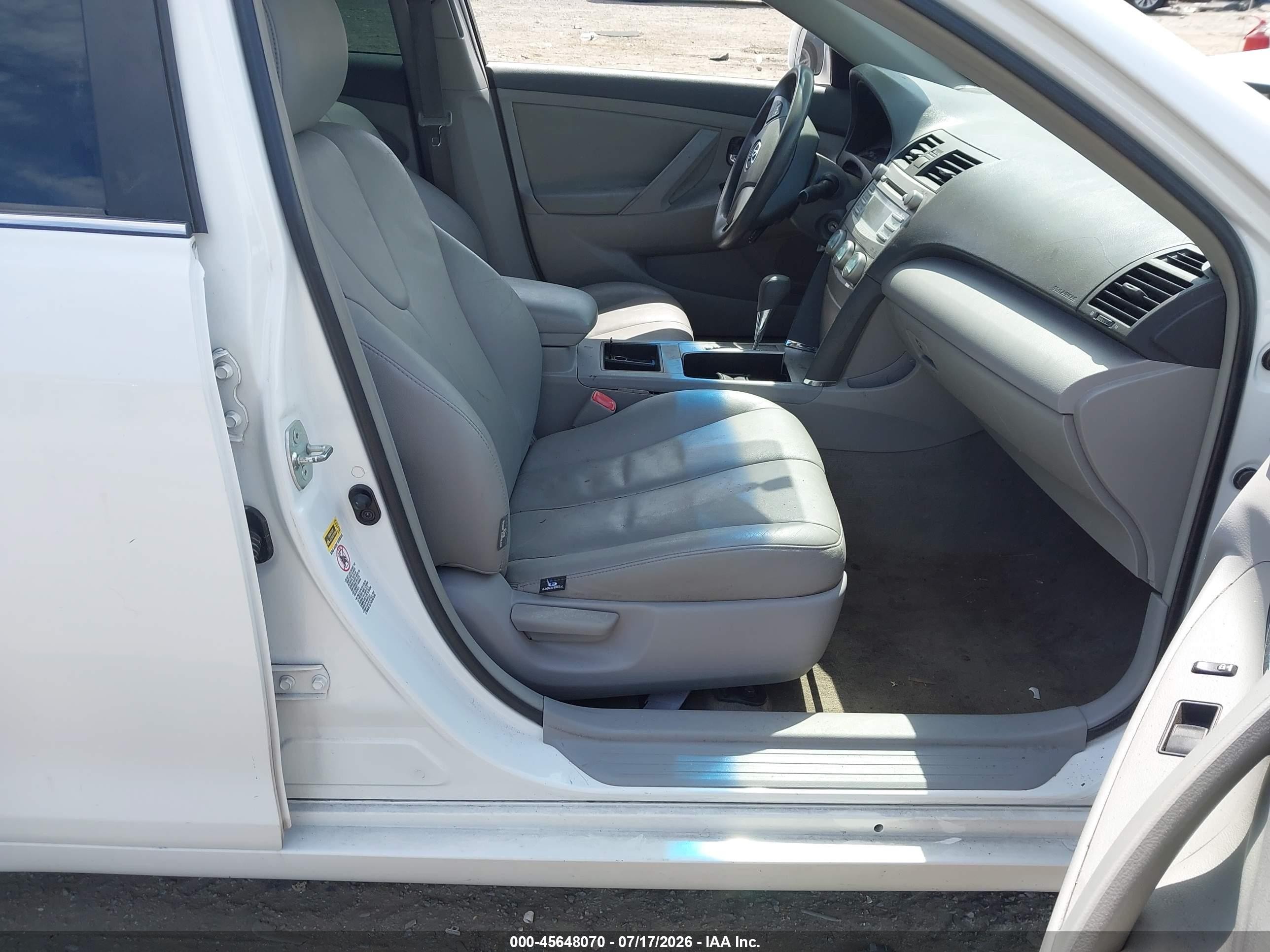 2007 Toyota Camry Le White vin: 4T1BE46KX7U694656