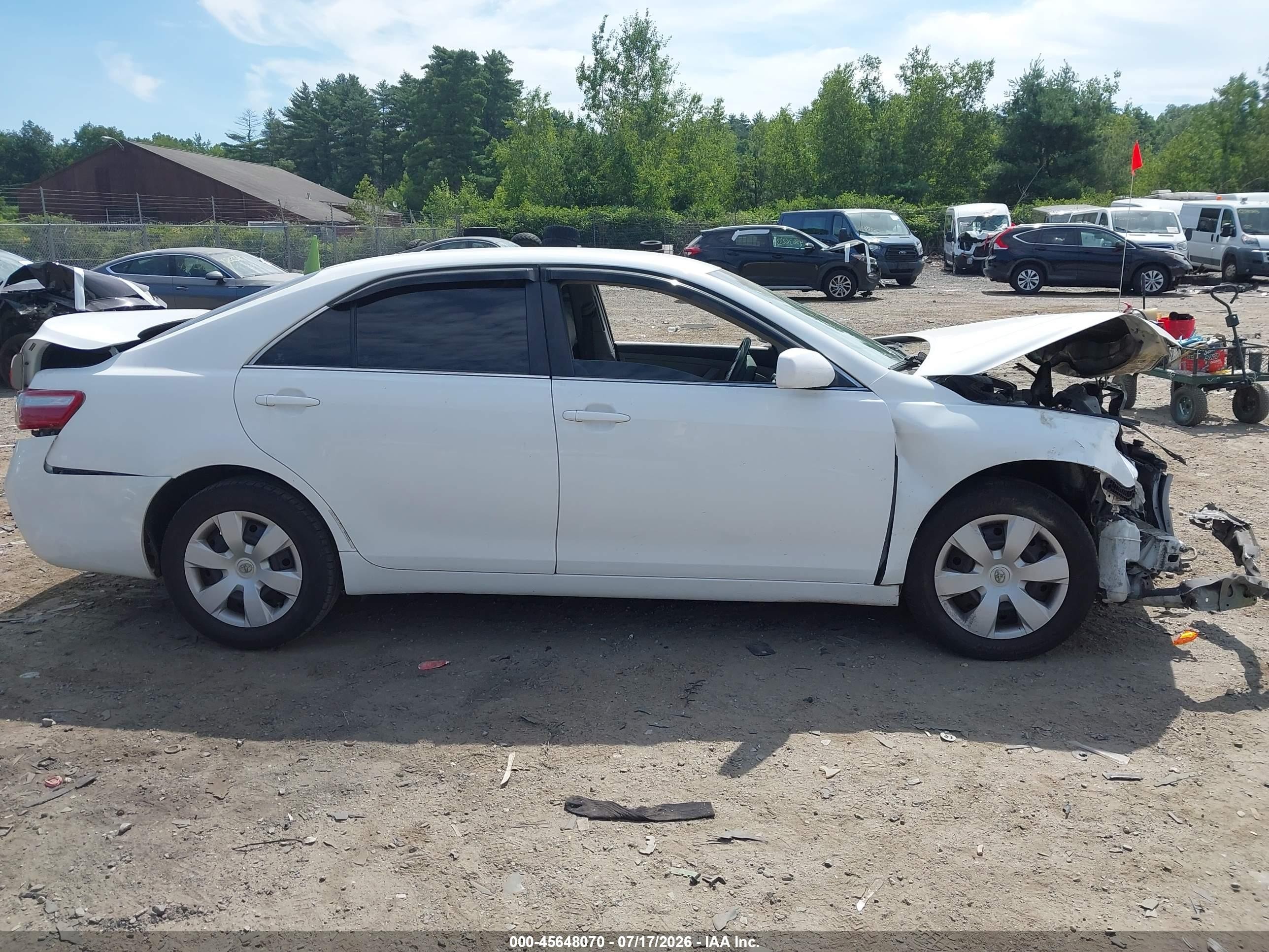 2007 Toyota Camry Le White vin: 4T1BE46KX7U694656