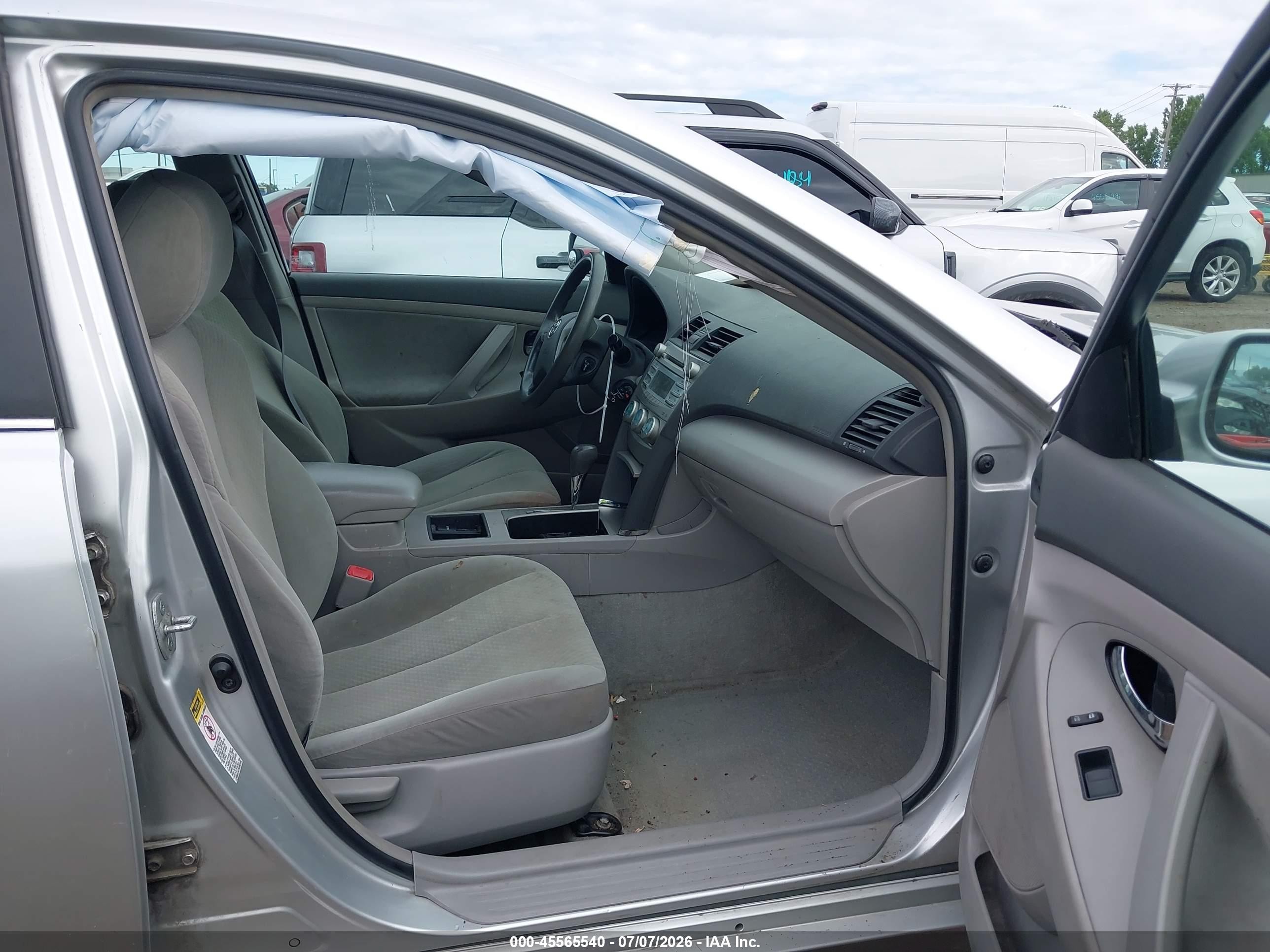2008 Toyota Camry Le Silver vin: 4T1BE46KX8U210146