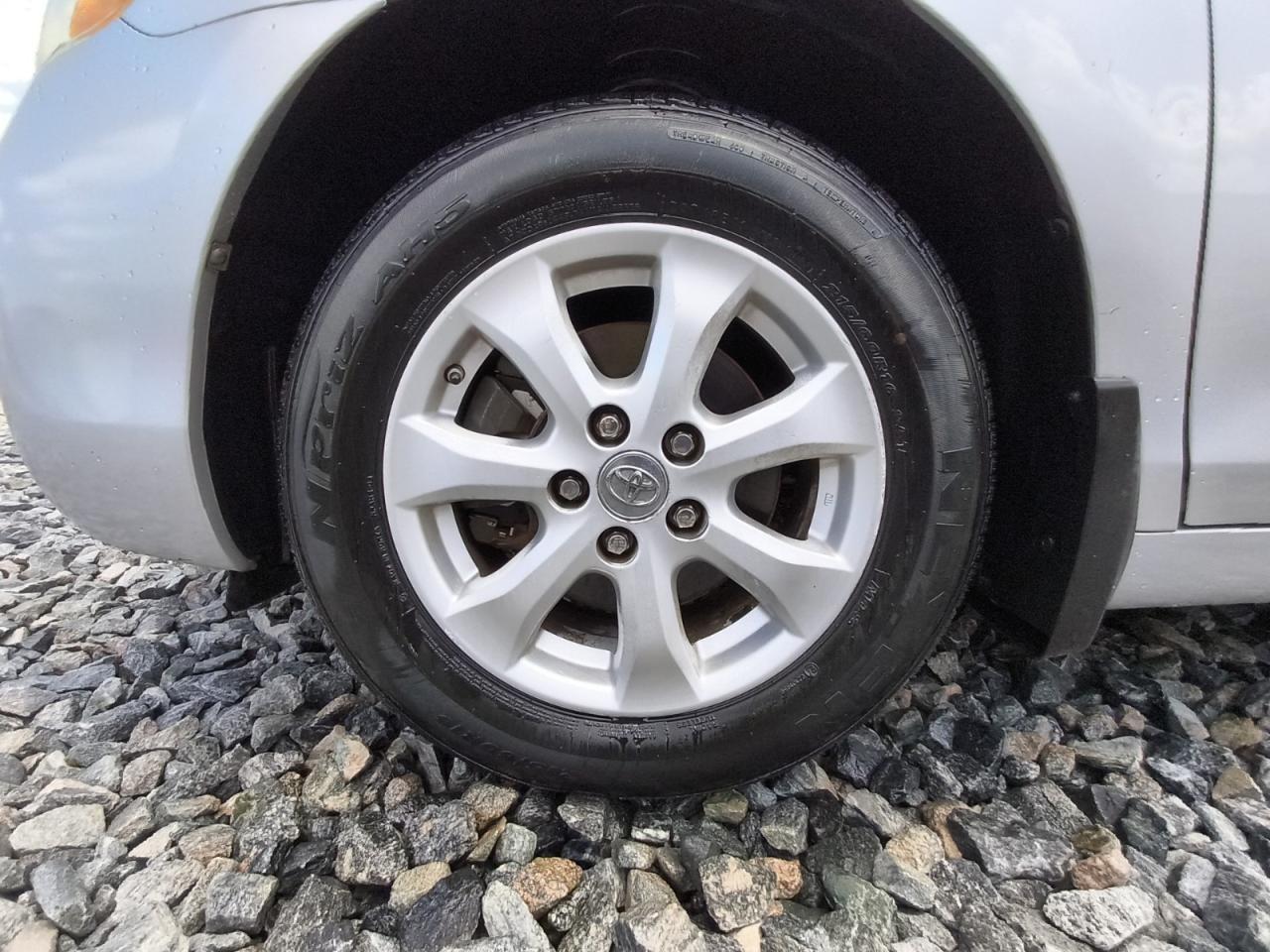 2008 Toyota Camry Le Серебряный vin: 4T1BE46KX8U256351 Damage: Left Front Wheel, Curb Rash, 4 To 5 Inches