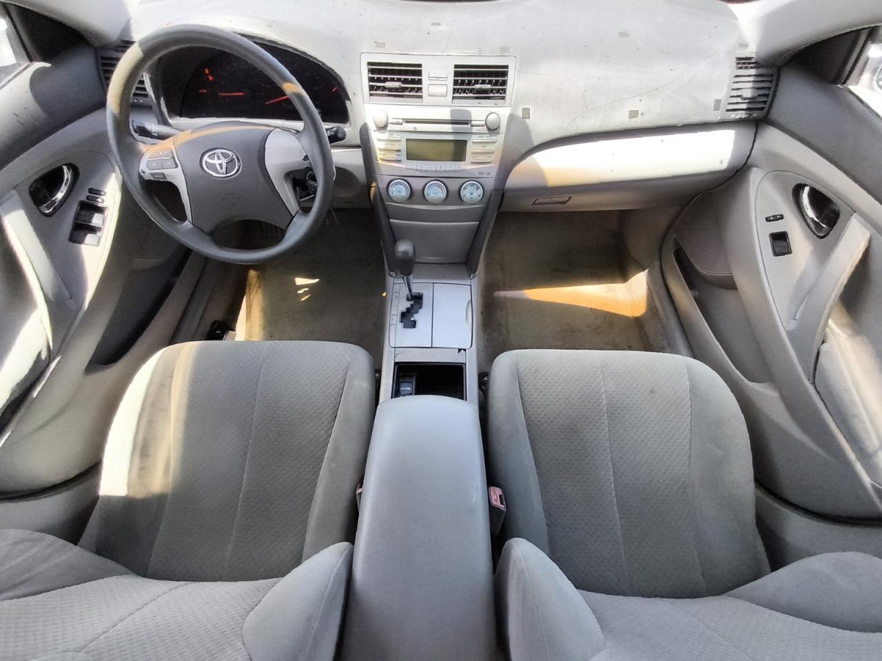 2008 Toyota Camry Le Серебряный vin: 4T1BE46KX8U256351 Damage: Radio Controls, Broken, Replacement Required