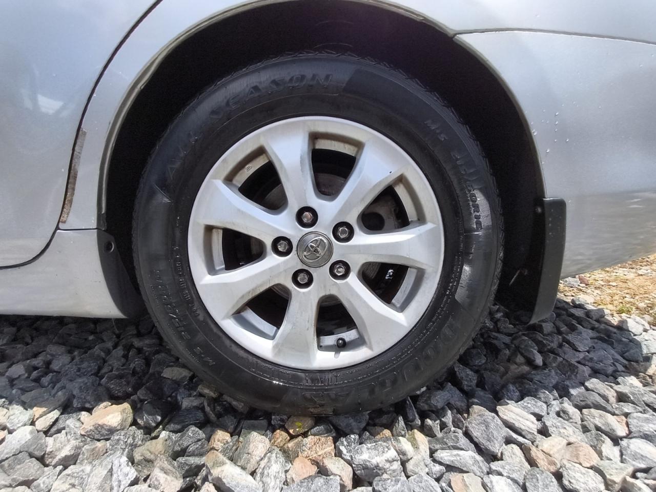 2008 Toyota Camry Le Серебряный vin: 4T1BE46KX8U256351 Damage: Left Rear Wheel, Curb Rash, 2 To 3 Inches