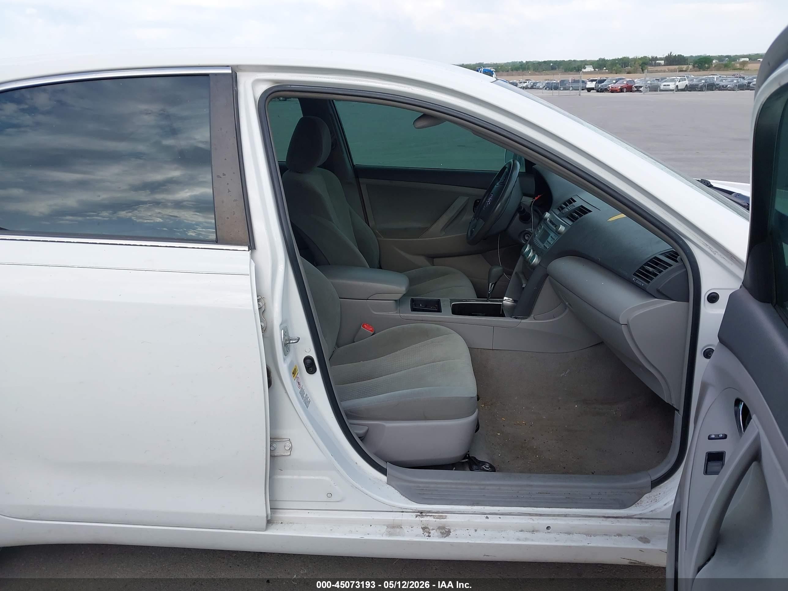 2008 Toyota Camry Le/se/xle White vin: 4T1BE46KX8U738396