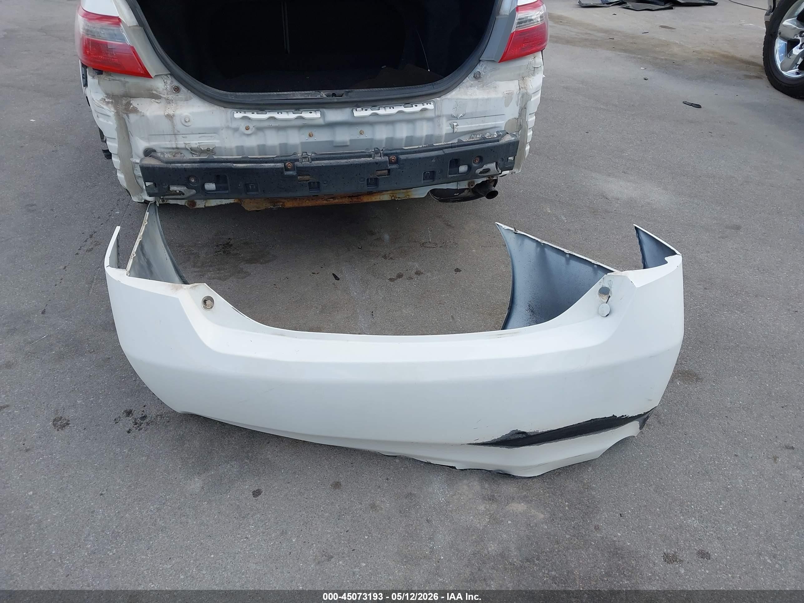 2008 Toyota Camry Le/se/xle White vin: 4T1BE46KX8U738396