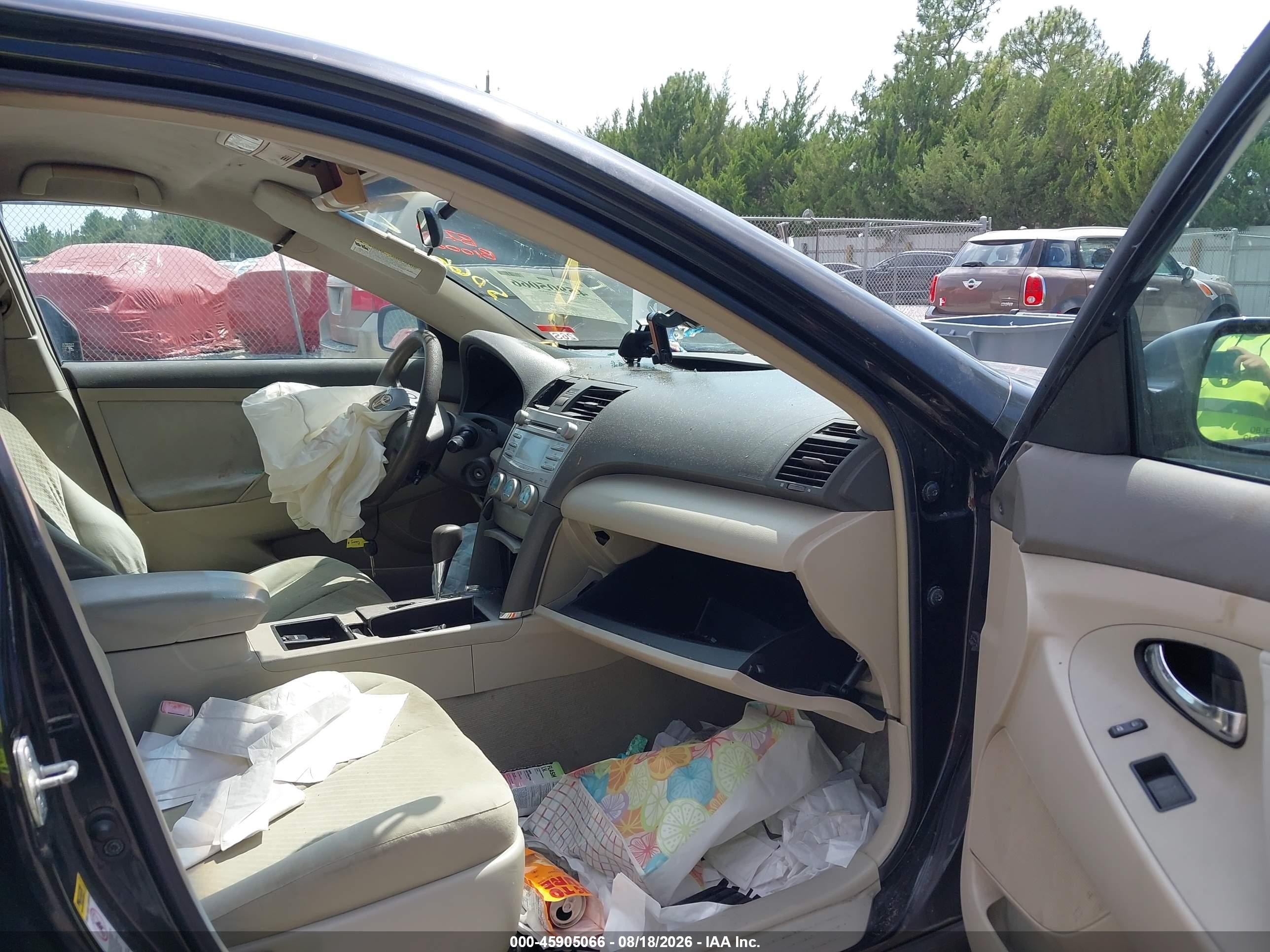2008 Toyota Camry   Черный vin: 4T1BE46KX8U756557