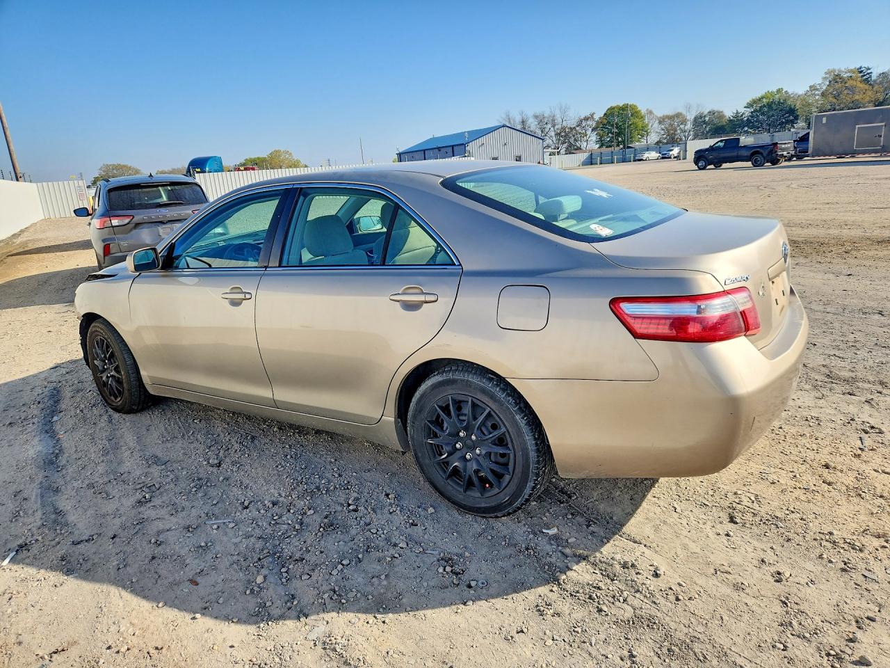2008 Toyota Camry Le Gold vin: 4T1BE46KX8U758034