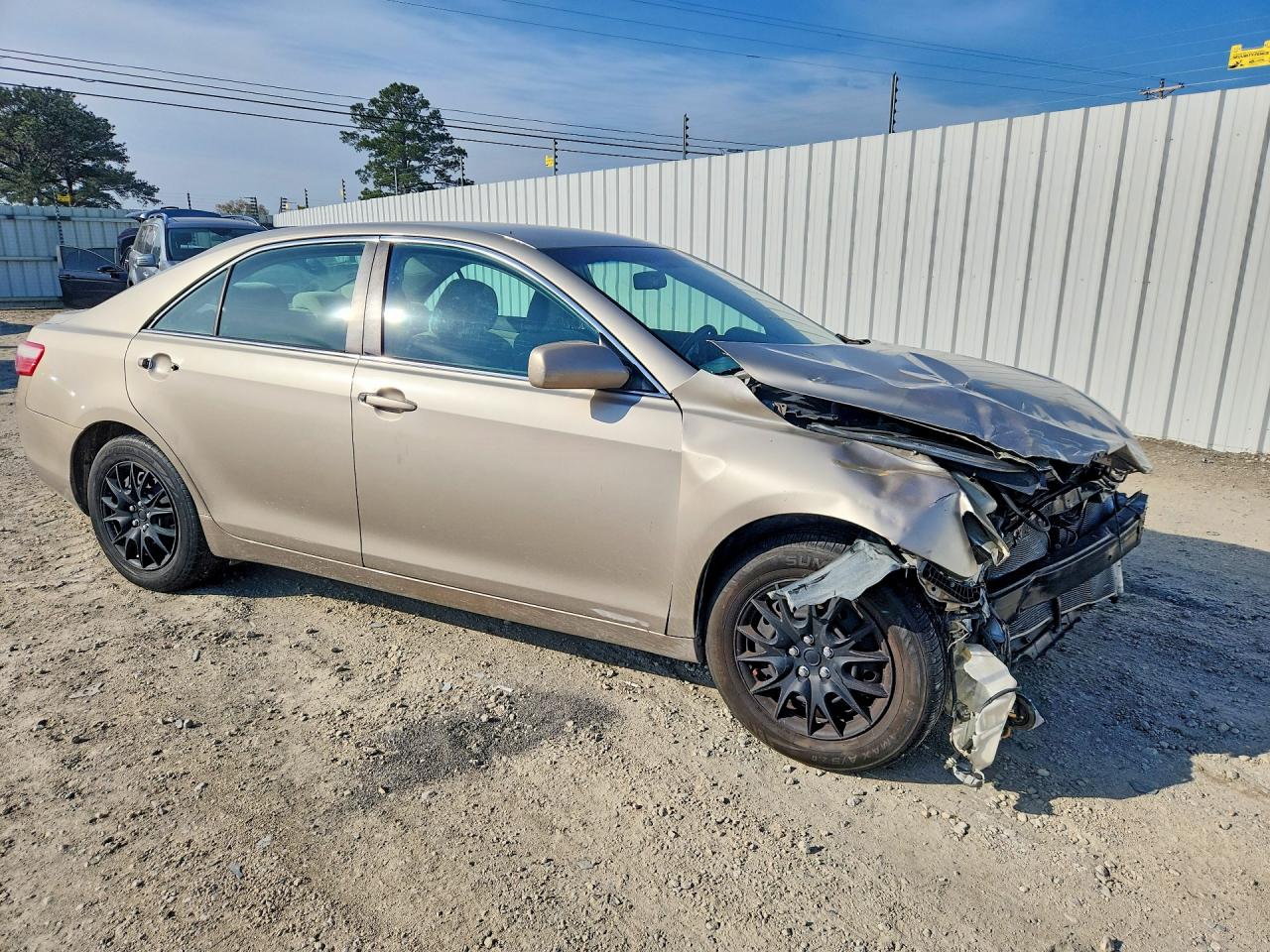 2008 Toyota Camry Le Gold vin: 4T1BE46KX8U758034