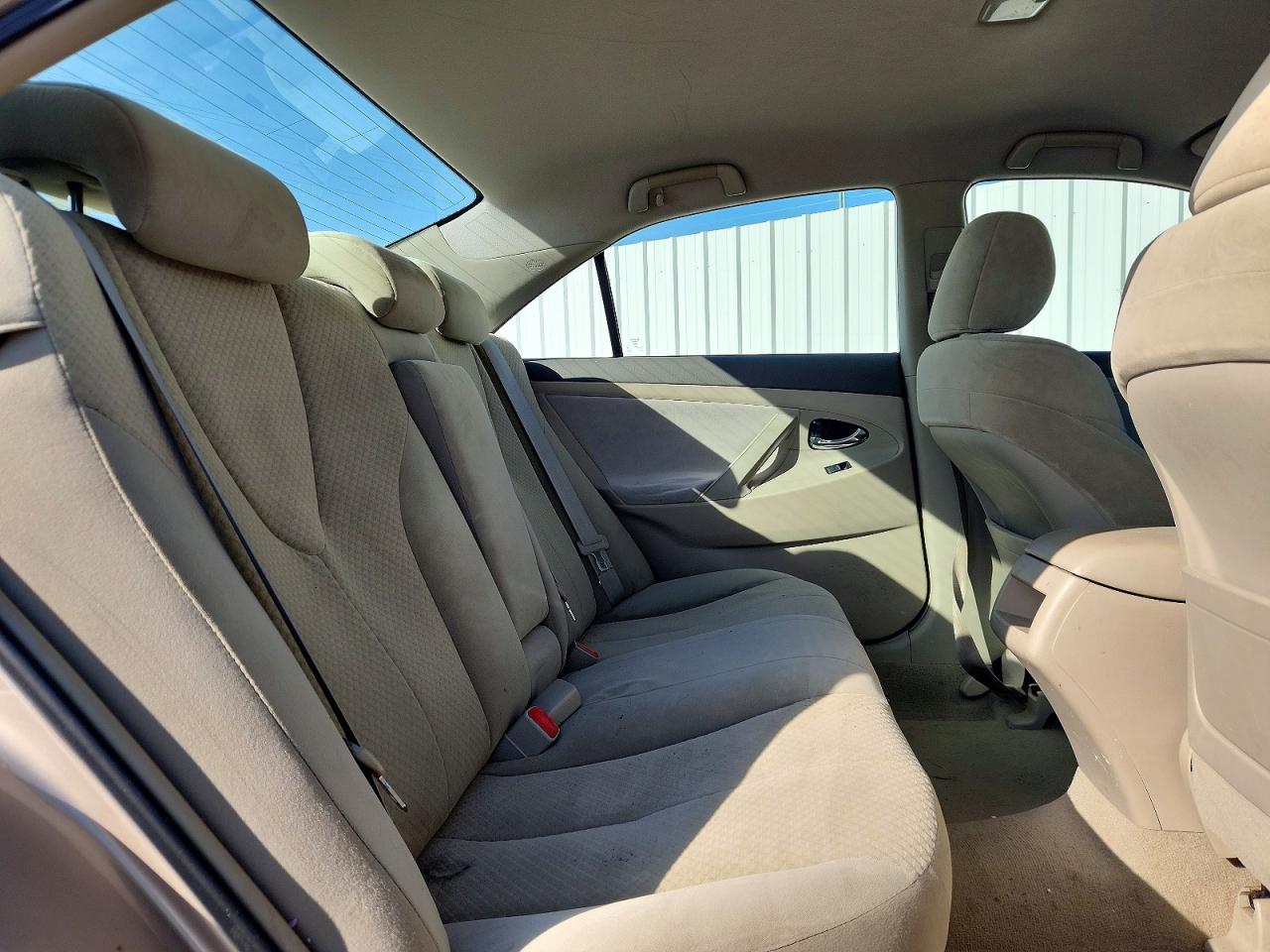 2008 Toyota Camry Le Gold vin: 4T1BE46KX8U758034
