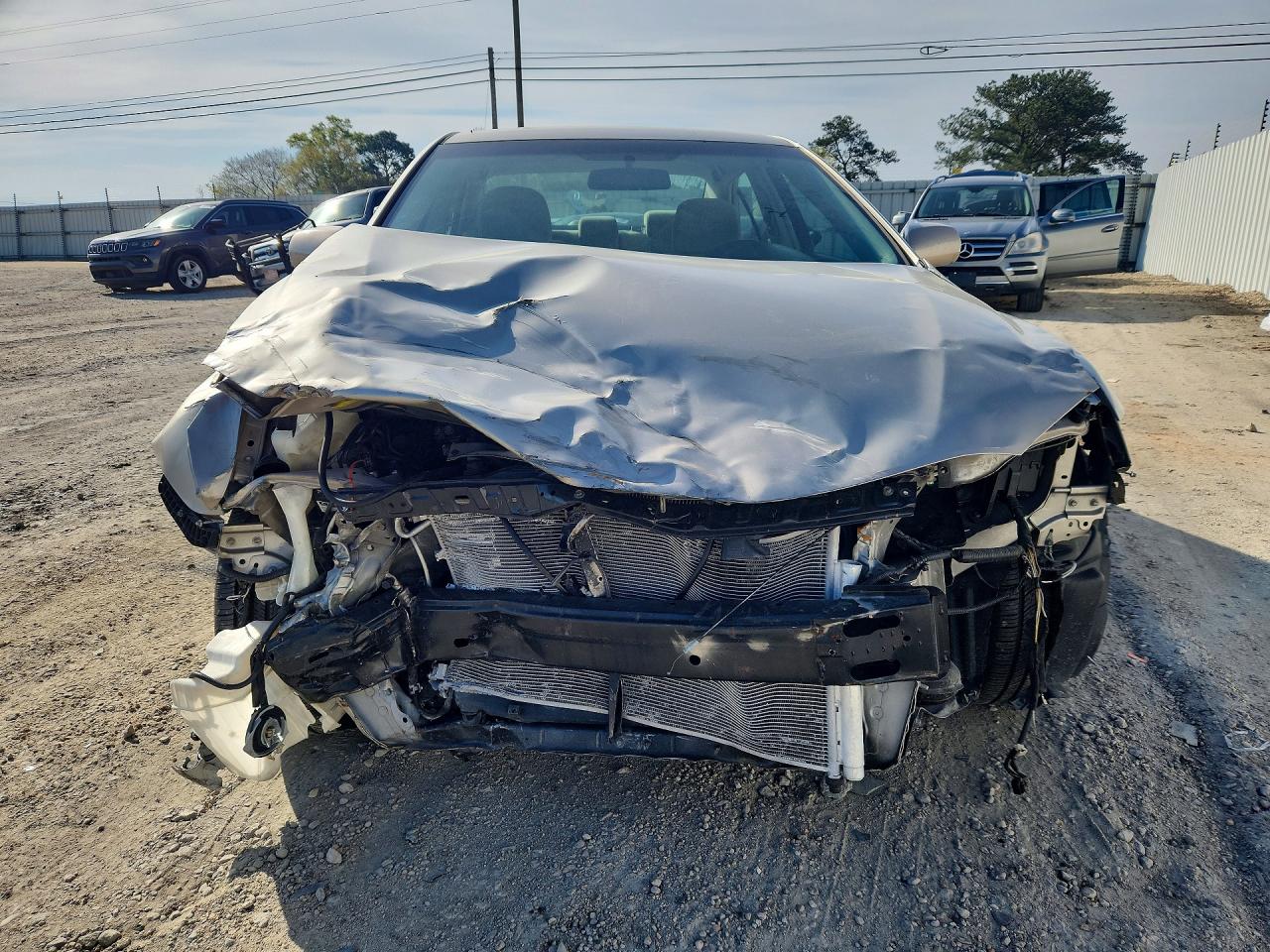 2008 Toyota Camry Le Gold vin: 4T1BE46KX8U758034
